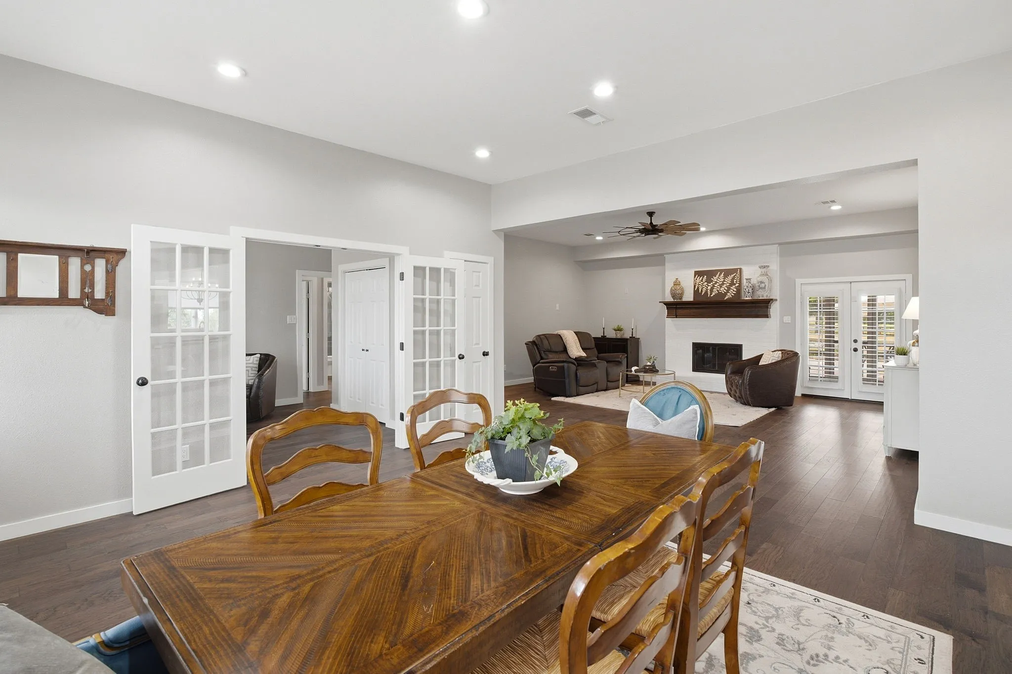 Single Family Residence For Sale in Collin County , 15 Brookhollow Circle, Melissa, Texas 75454, 5 Bedroom, 4 Bathroom, 2 Garage spaces, 3,439 Sqft, built in 1996, mls#21267902, Real Estate Agent in Melissa, Homes For Sale in Collin county, Homes For Sale in Melissa, Realtor in Melissa Texas, Real Estate Brokerage Independent Realty Texas, Luminita Cordes Realtor