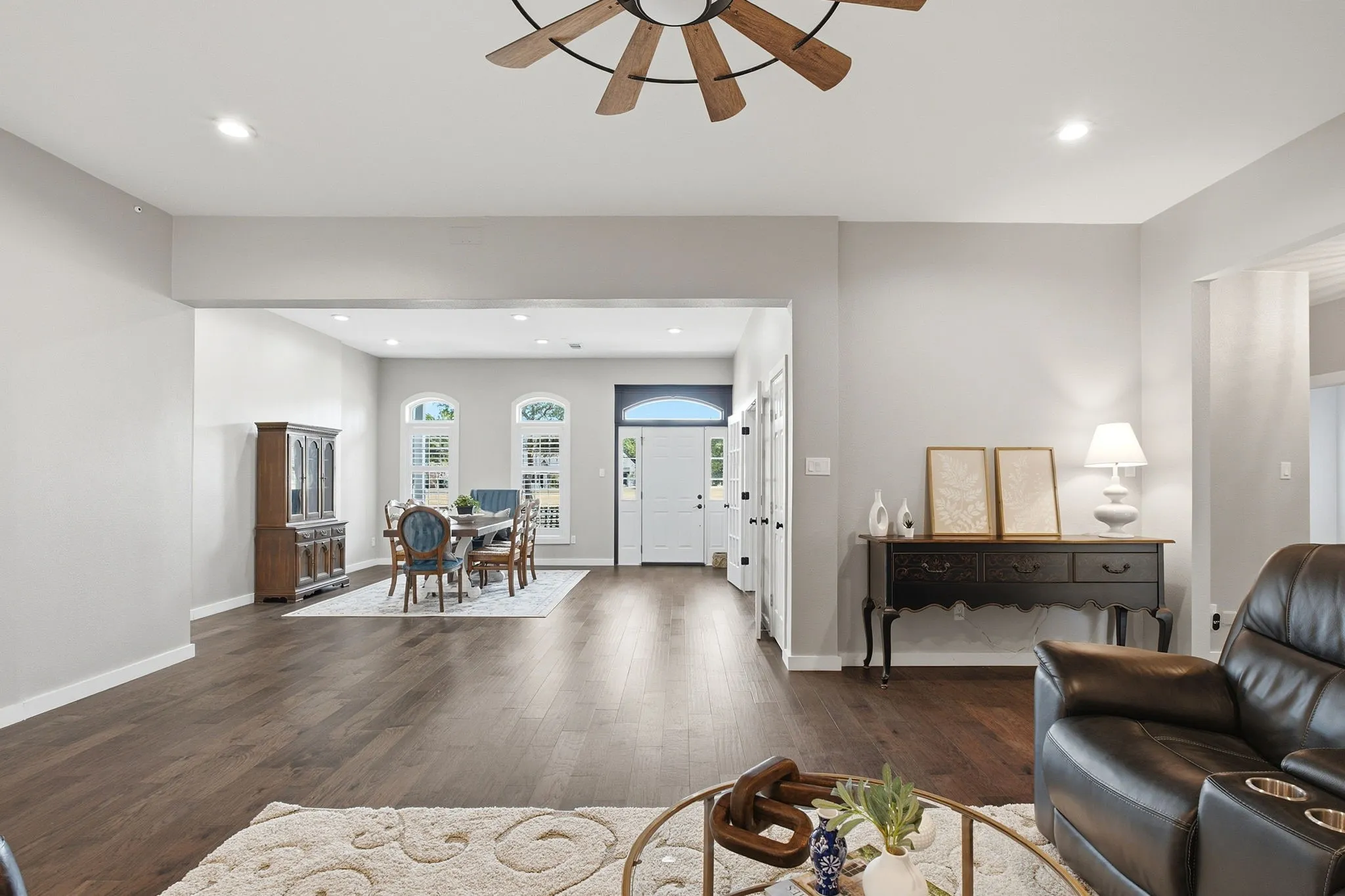 Single Family Residence For Sale in Collin County , 15 Brookhollow Circle, Melissa, Texas 75454, 5 Bedroom, 4 Bathroom, 2 Garage spaces, 3,439 Sqft, built in 1996, mls#21267902, Real Estate Agent in Melissa, Homes For Sale in Collin county, Homes For Sale in Melissa, Realtor in Melissa Texas, Real Estate Brokerage Independent Realty Texas, Luminita Cordes Realtor