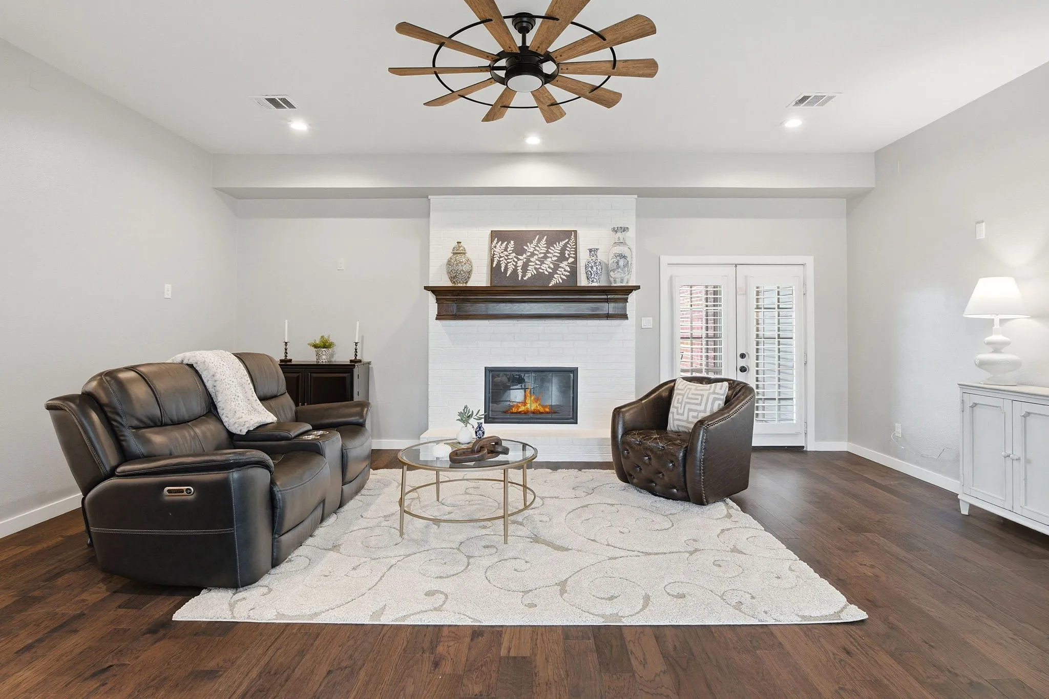 Single Family Residence For Sale in Collin County , 15 Brookhollow Circle, Melissa, Texas 75454, 5 Bedroom, 4 Bathroom, 2 Garage spaces, 3,439 Sqft, built in 1996, mls#21267902, Real Estate Agent in Melissa, Homes For Sale in Collin county, Homes For Sale in Melissa, Realtor in Melissa Texas, Real Estate Brokerage Independent Realty Texas, Luminita Cordes Realtor