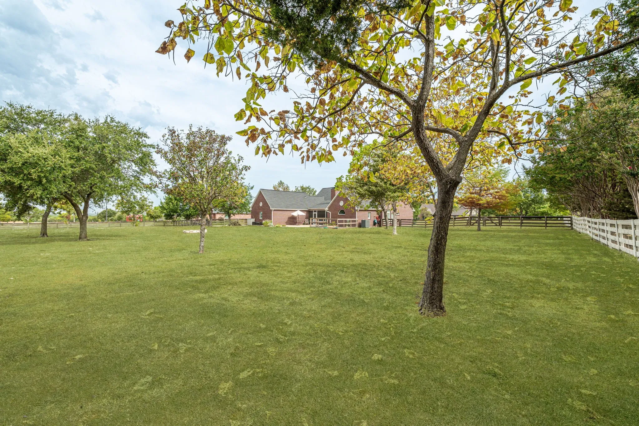 Single Family Residence For Sale in Collin County , 15 Brookhollow Circle, Melissa, Texas 75454, 5 Bedroom, 4 Bathroom, 2 Garage spaces, 3,439 Sqft, built in 1996, mls#21267902, Real Estate Agent in Melissa, Homes For Sale in Collin county, Homes For Sale in Melissa, Realtor in Melissa Texas, Real Estate Brokerage Independent Realty Texas, Luminita Cordes Realtor