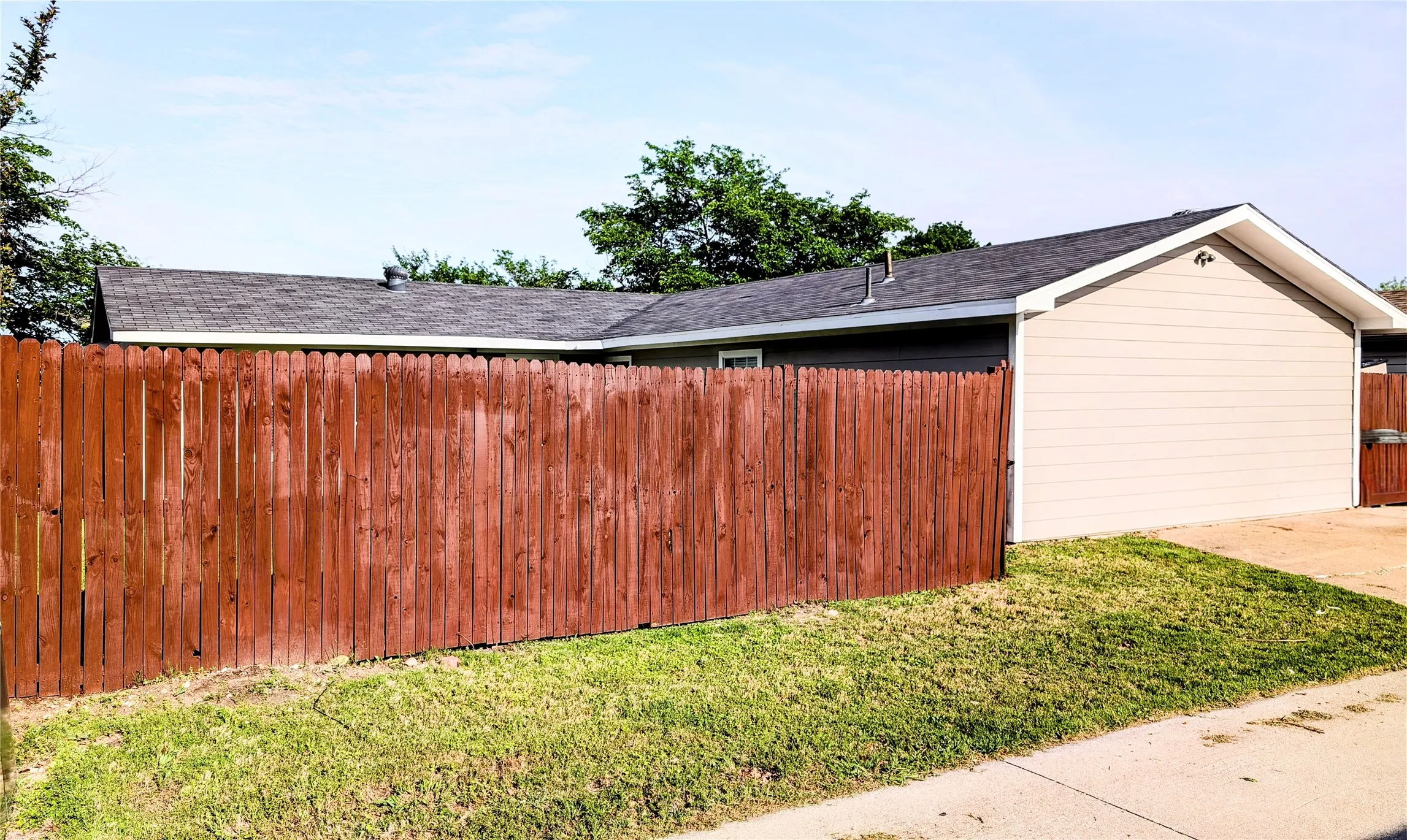 Single Family Residence For Sale in Collin County , 106 Greeting Gate Lane, Allen, Texas 75002, 3 Bedrooms, 2 Bathrooms, Garage spaces, 1,750 Sqft, built in 1969, Price $310,000, mls#21265265, Real Estate Agent in Allen, Homes For Sale in Collin county, Homes For Sale in Allen, Realtor in Allen Texas, Real Estate Brokerage Independent Realty Texas, Luminita Cordes Realtor