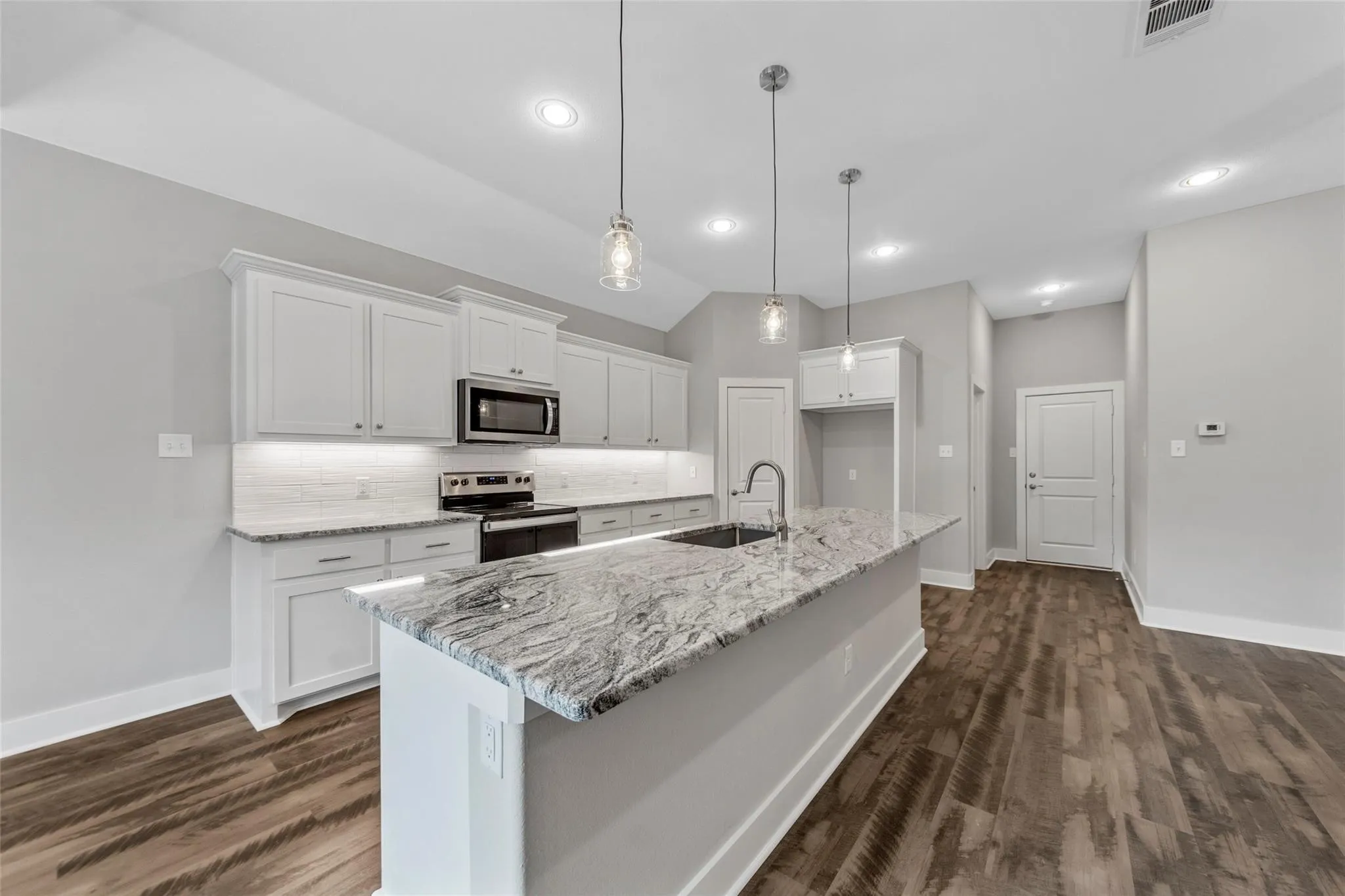 Single Family Residence For Rent in Hunt County , 505 Ellis Place Drive, Greenville, Texas 75402, 4 Bedrooms, 3 Bathrooms, 3 Garage spaces, 2,701 Sqft, built in 2022, Price $3,195, mls#21268338, Real Estate Agent in Greenville, Homes For Rent in Hunt county, Homes For Rent in Greenville, Realtor in Greenville Texas, Real Estate Brokerage Independent Realty Texas, Luminita Cordes Realtor
