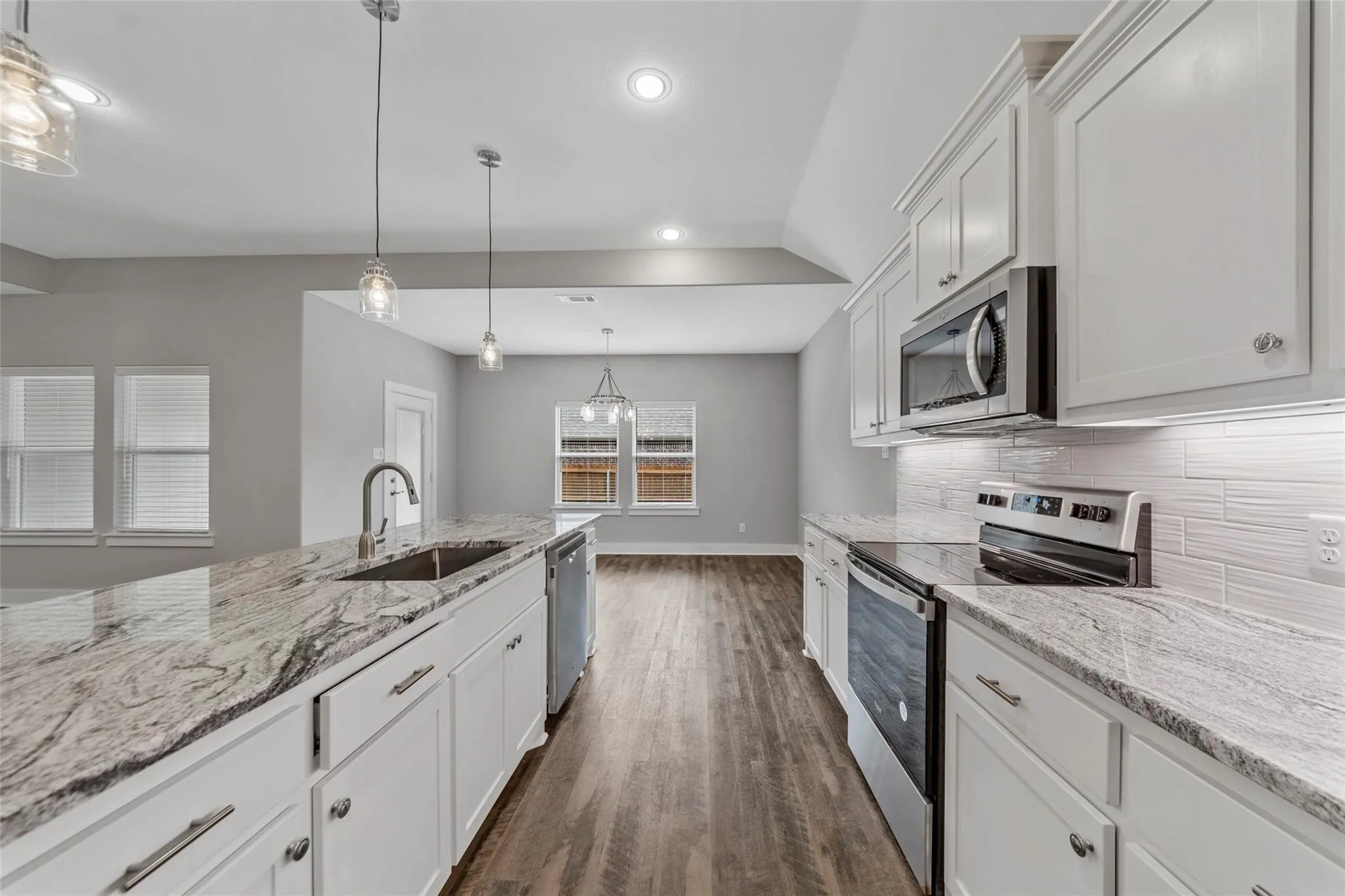 Single Family Residence For Rent in Hunt County , 505 Ellis Place Drive, Greenville, Texas 75402, 4 Bedrooms, 3 Bathrooms, 3 Garage spaces, 2,701 Sqft, built in 2022, Price $3,195, mls#21268338, Real Estate Agent in Greenville, Homes For Rent in Hunt county, Homes For Rent in Greenville, Realtor in Greenville Texas, Real Estate Brokerage Independent Realty Texas, Luminita Cordes Realtor