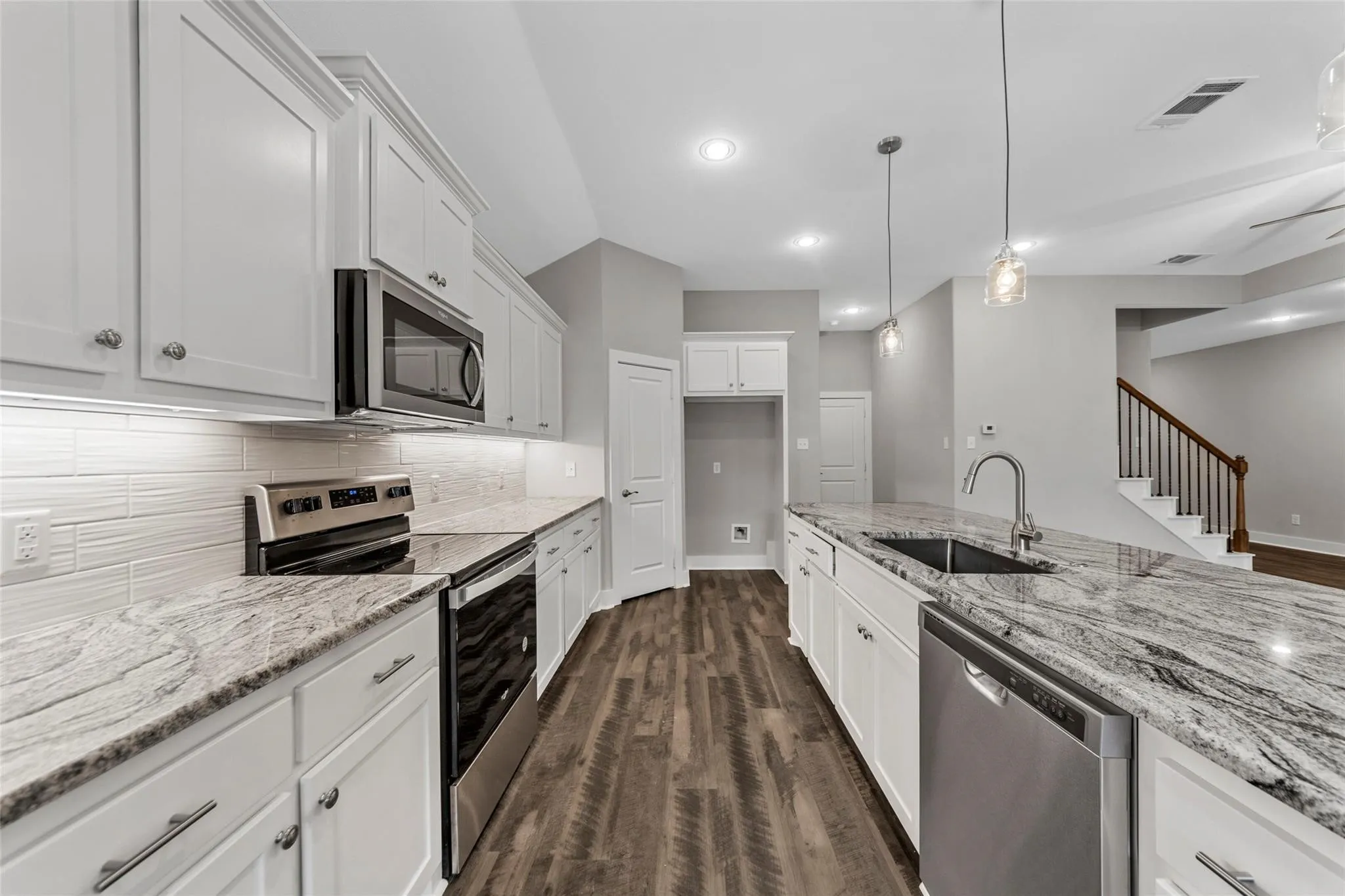 Single Family Residence For Rent in Hunt County , 505 Ellis Place Drive, Greenville, Texas 75402, 4 Bedrooms, 3 Bathrooms, 3 Garage spaces, 2,701 Sqft, built in 2022, Price $3,195, mls#21268338, Real Estate Agent in Greenville, Homes For Rent in Hunt county, Homes For Rent in Greenville, Realtor in Greenville Texas, Real Estate Brokerage Independent Realty Texas, Luminita Cordes Realtor