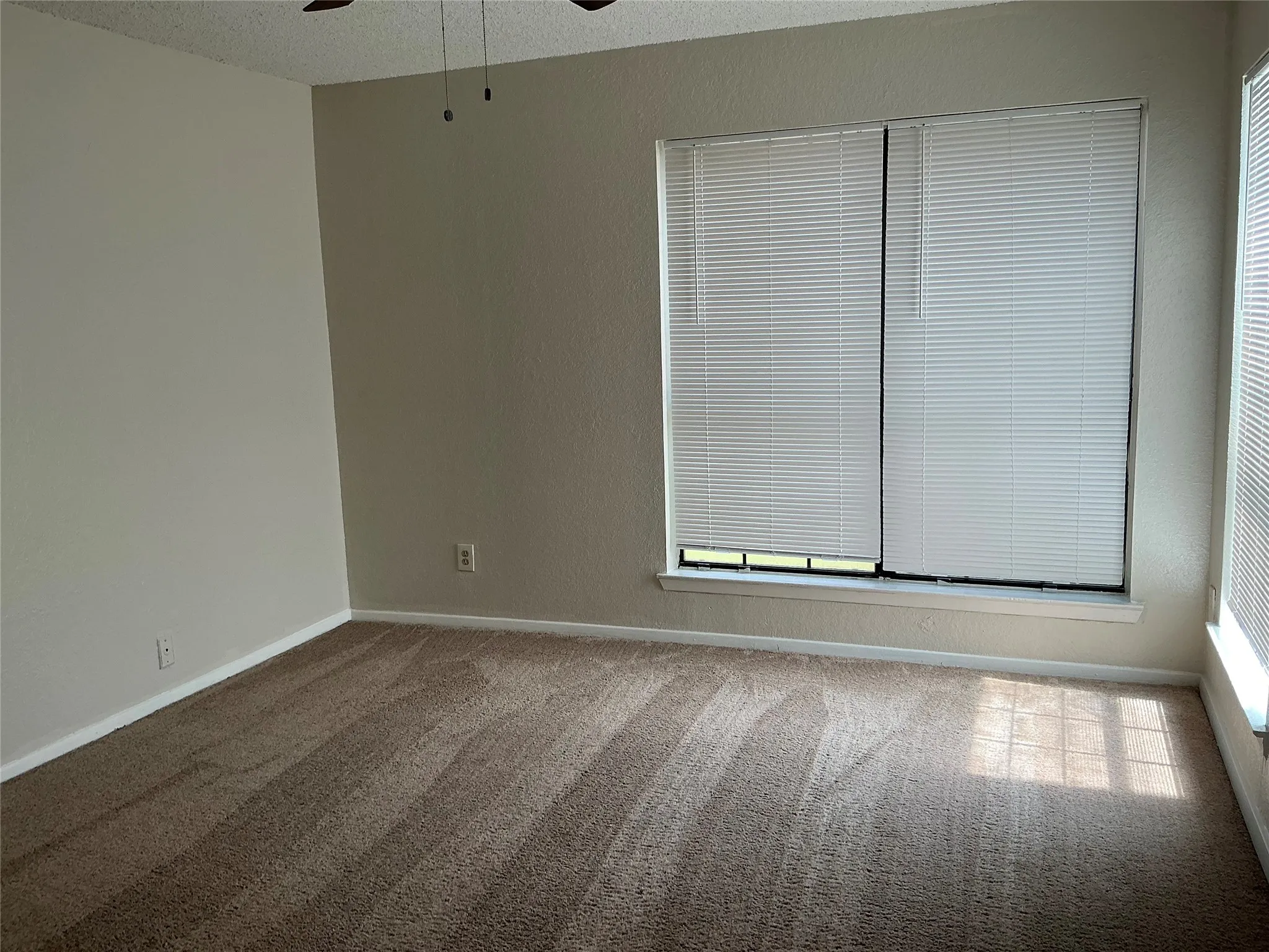 Condominium For Rent in Dallas County , 934 Turtle Cove 156, Irving, Texas 75060, 2 Bedroom, 2 Bathroom, Garage spaces, 1,006 Sqft, built in 1982, mls#21265774, Real Estate Agent in Irving, Homes For Rent in Dallas county, Homes For Rent in Irving, Realtor in Irving Texas, Real Estate Brokerage Independent Realty Texas, Luminita Cordes Realtor