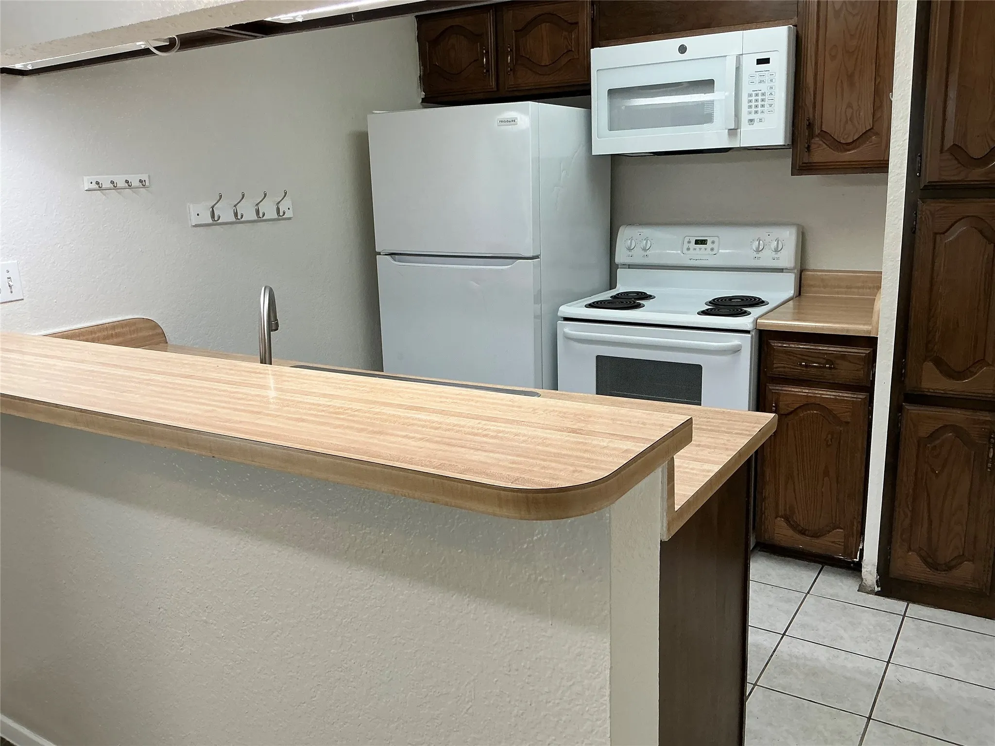 Condominium For Rent in Dallas County , 934 Turtle Cove 156, Irving, Texas 75060, 2 Bedroom, 2 Bathroom, Garage spaces, 1,006 Sqft, built in 1982, mls#21265774, Real Estate Agent in Irving, Homes For Rent in Dallas county, Homes For Rent in Irving, Realtor in Irving Texas, Real Estate Brokerage Independent Realty Texas, Luminita Cordes Realtor
