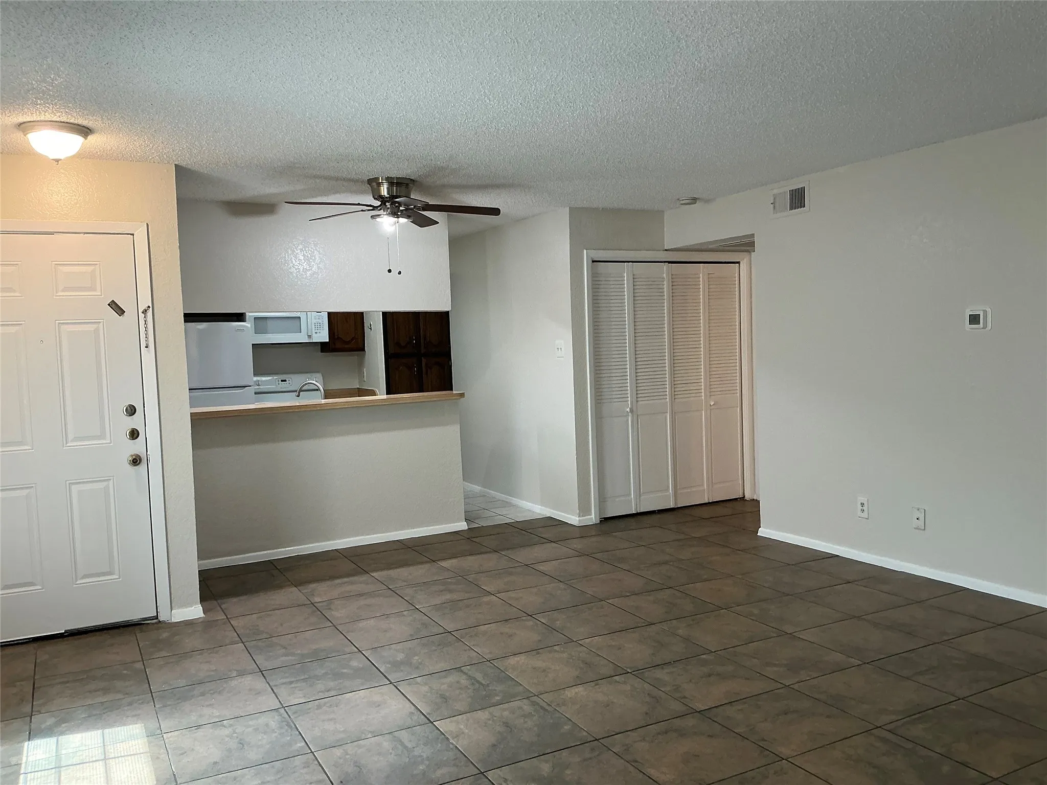 Condominium For Rent in Dallas County , 934 Turtle Cove 156, Irving, Texas 75060, 2 Bedroom, 2 Bathroom, Garage spaces, 1,006 Sqft, built in 1982, mls#21265774, Real Estate Agent in Irving, Homes For Rent in Dallas county, Homes For Rent in Irving, Realtor in Irving Texas, Real Estate Brokerage Independent Realty Texas, Luminita Cordes Realtor