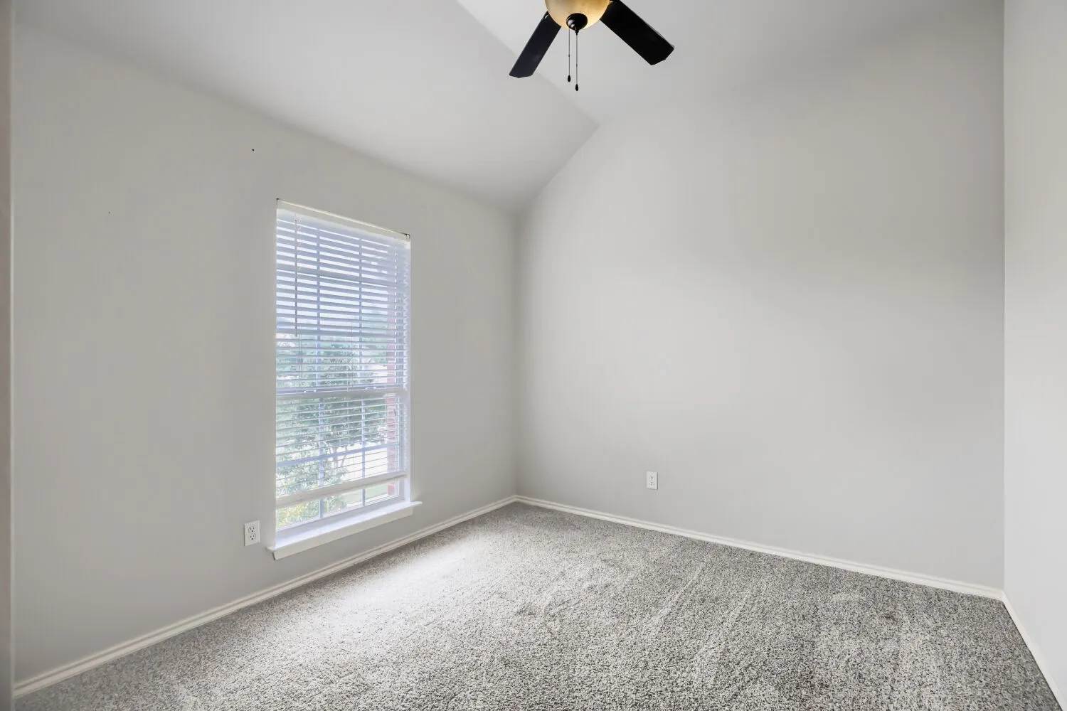 Single Family Residence For Sale in Tarrant County , 5216 Birch Grove Lane, Fort Worth, Texas 76137, 4 Bedrooms, 3 Bathrooms, 2 Garage spaces, 2,532 Sqft, built in 1997, Price $398,000, mls#21267207, Real Estate Agent in Fort Worth, Homes For Sale in Tarrant county, Homes For Sale in Fort Worth, Realtor in Fort Worth Texas, Real Estate Brokerage Independent Realty Texas, Luminita Cordes Realtor
