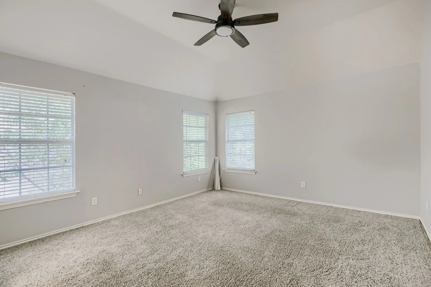 Single Family Residence For Sale in Tarrant County , 5216 Birch Grove Lane, Fort Worth, Texas 76137, 4 Bedrooms, 3 Bathrooms, 2 Garage spaces, 2,532 Sqft, built in 1997, Price $398,000, mls#21267207, Real Estate Agent in Fort Worth, Homes For Sale in Tarrant county, Homes For Sale in Fort Worth, Realtor in Fort Worth Texas, Real Estate Brokerage Independent Realty Texas, Luminita Cordes Realtor
