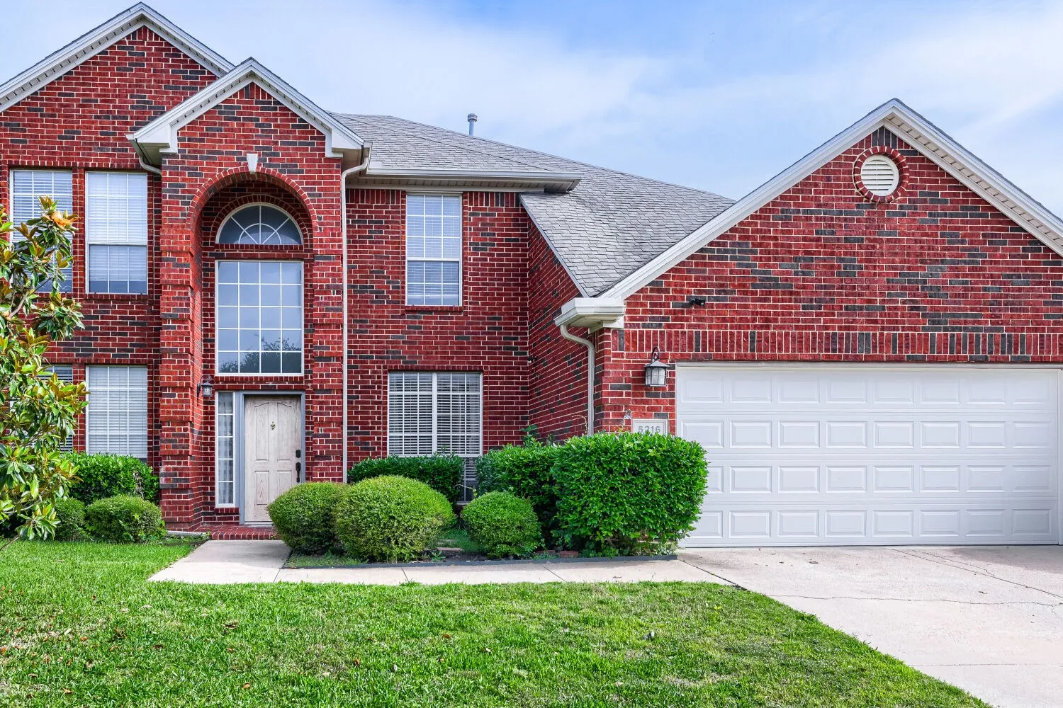 Single Family Residence For Sale in Tarrant County , 5216 Birch Grove Lane, Fort Worth, Texas 76137, 4 Bedrooms, 3 Bathrooms, 2 Garage spaces, 2,532 Sqft, built in 1997, Price $398,000, mls#21267207, Real Estate Agent in Fort Worth, Homes For Sale in Tarrant county, Homes For Sale in Fort Worth, Realtor in Fort Worth Texas, Real Estate Brokerage Independent Realty Texas, Luminita Cordes Realtor