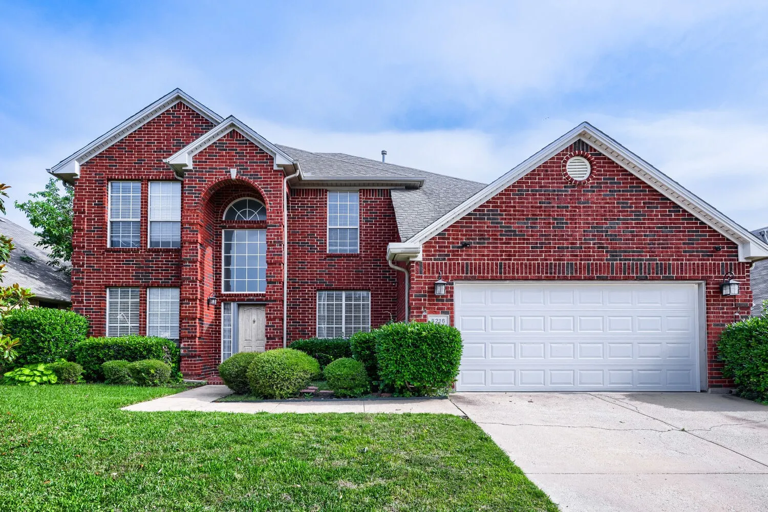 Single Family Residence For Sale in Tarrant County , 5216 Birch Grove Lane, Fort Worth, Texas 76137, 4 Bedrooms, 3 Bathrooms, 2 Garage spaces, 2,532 Sqft, built in 1997, Price $398,000, mls#21267207, Real Estate Agent in Fort Worth, Homes For Sale in Tarrant county, Homes For Sale in Fort Worth, Realtor in Fort Worth Texas, Real Estate Brokerage Independent Realty Texas, Luminita Cordes Realtor