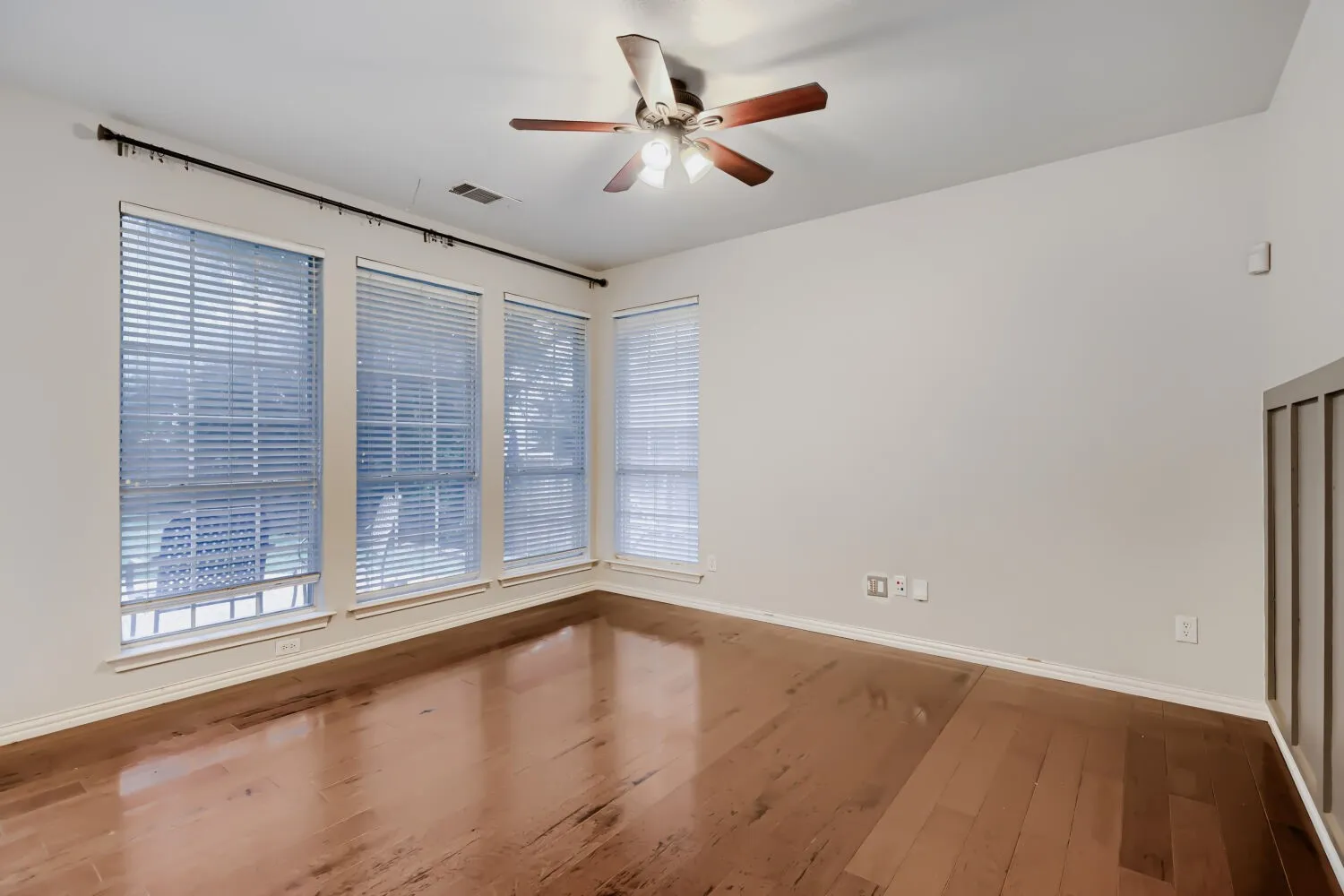Single Family Residence For Sale in Tarrant County , 5216 Birch Grove Lane, Fort Worth, Texas 76137, 4 Bedrooms, 3 Bathrooms, 2 Garage spaces, 2,532 Sqft, built in 1997, Price $398,000, mls#21267207, Real Estate Agent in Fort Worth, Homes For Sale in Tarrant county, Homes For Sale in Fort Worth, Realtor in Fort Worth Texas, Real Estate Brokerage Independent Realty Texas, Luminita Cordes Realtor