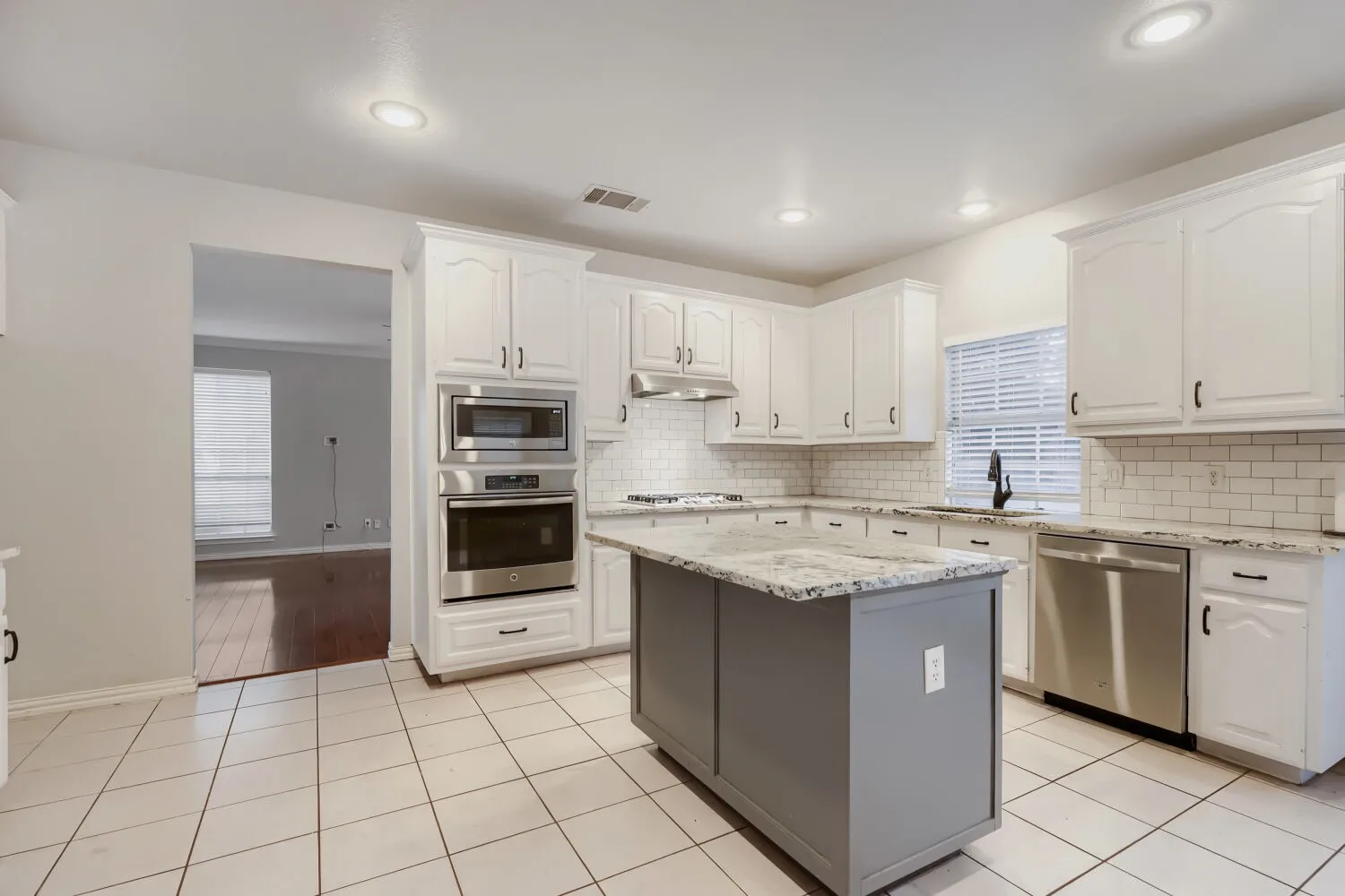Single Family Residence For Sale in Tarrant County , 5216 Birch Grove Lane, Fort Worth, Texas 76137, 4 Bedrooms, 3 Bathrooms, 2 Garage spaces, 2,532 Sqft, built in 1997, Price $398,000, mls#21267207, Real Estate Agent in Fort Worth, Homes For Sale in Tarrant county, Homes For Sale in Fort Worth, Realtor in Fort Worth Texas, Real Estate Brokerage Independent Realty Texas, Luminita Cordes Realtor