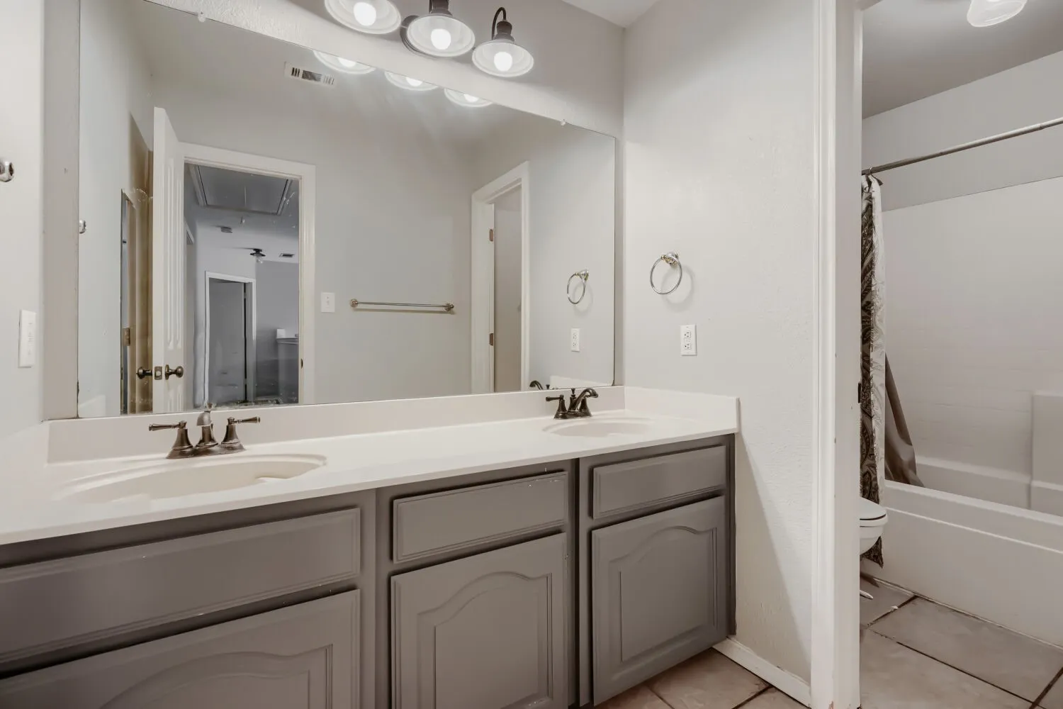 Single Family Residence For Sale in Tarrant County , 5216 Birch Grove Lane, Fort Worth, Texas 76137, 4 Bedrooms, 3 Bathrooms, 2 Garage spaces, 2,532 Sqft, built in 1997, Price $398,000, mls#21267207, Real Estate Agent in Fort Worth, Homes For Sale in Tarrant county, Homes For Sale in Fort Worth, Realtor in Fort Worth Texas, Real Estate Brokerage Independent Realty Texas, Luminita Cordes Realtor