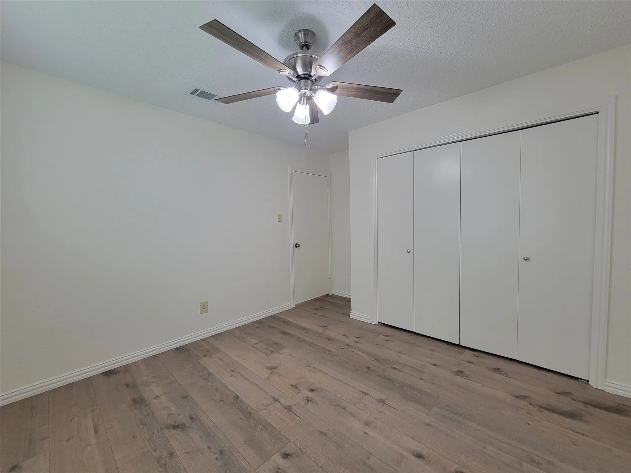 Single Family Residence For Sale in Dallas County , 630 Country View Lane, Garland, Texas 75043, 3 Bedroom, 2 Bathroom, 2 Garage spaces, 1,778 Sqft, built in 1983, mls#21267896, Real Estate Agent in Garland, Homes For Sale in Dallas county, Homes For Sale in Garland, Realtor in Garland Texas, Real Estate Brokerage Independent Realty Texas, Luminita Cordes Realtor