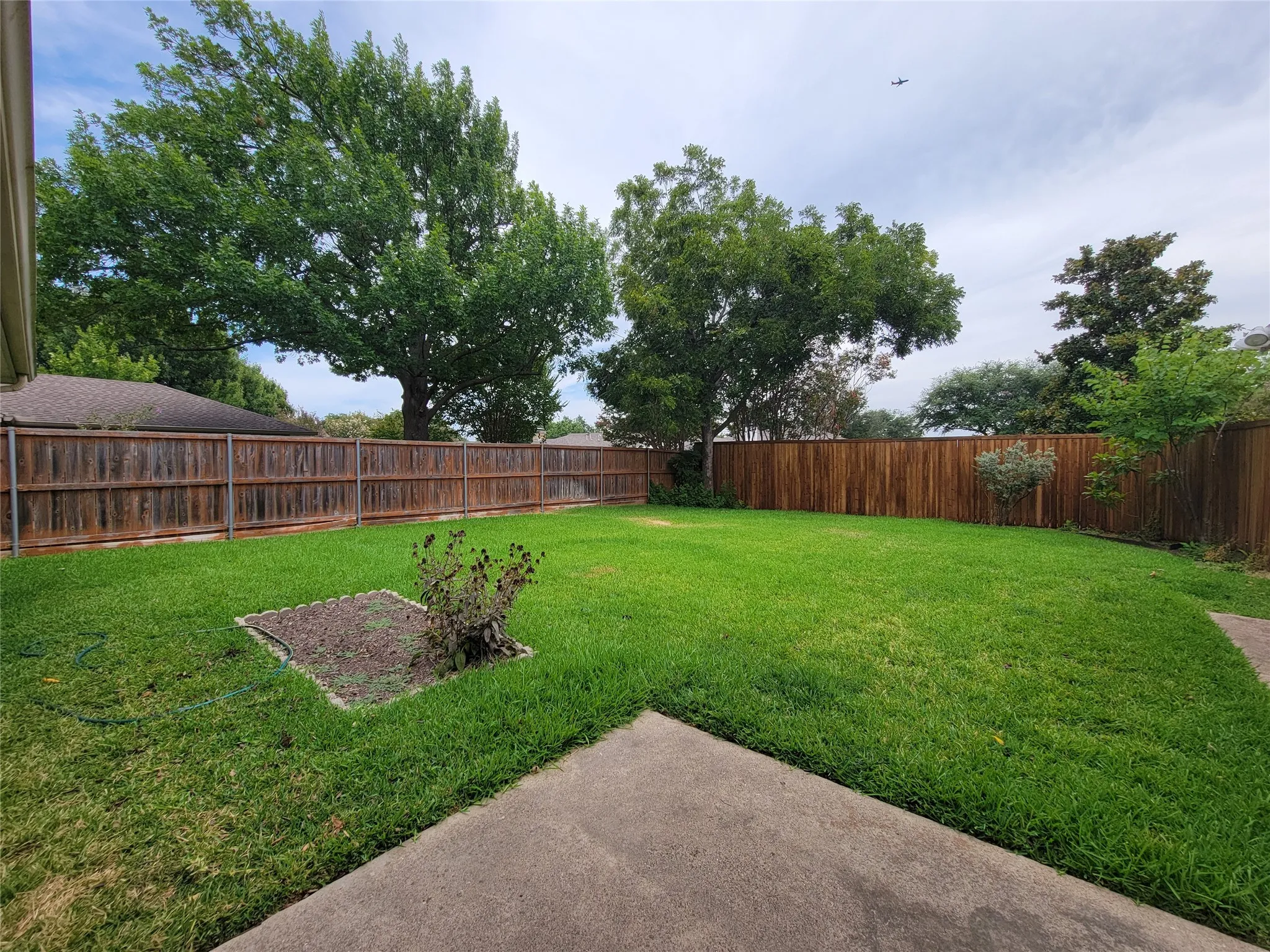Single Family Residence For Sale in Dallas County , 630 Country View Lane, Garland, Texas 75043, 3 Bedroom, 2 Bathroom, 2 Garage spaces, 1,778 Sqft, built in 1983, mls#21267896, Real Estate Agent in Garland, Homes For Sale in Dallas county, Homes For Sale in Garland, Realtor in Garland Texas, Real Estate Brokerage Independent Realty Texas, Luminita Cordes Realtor