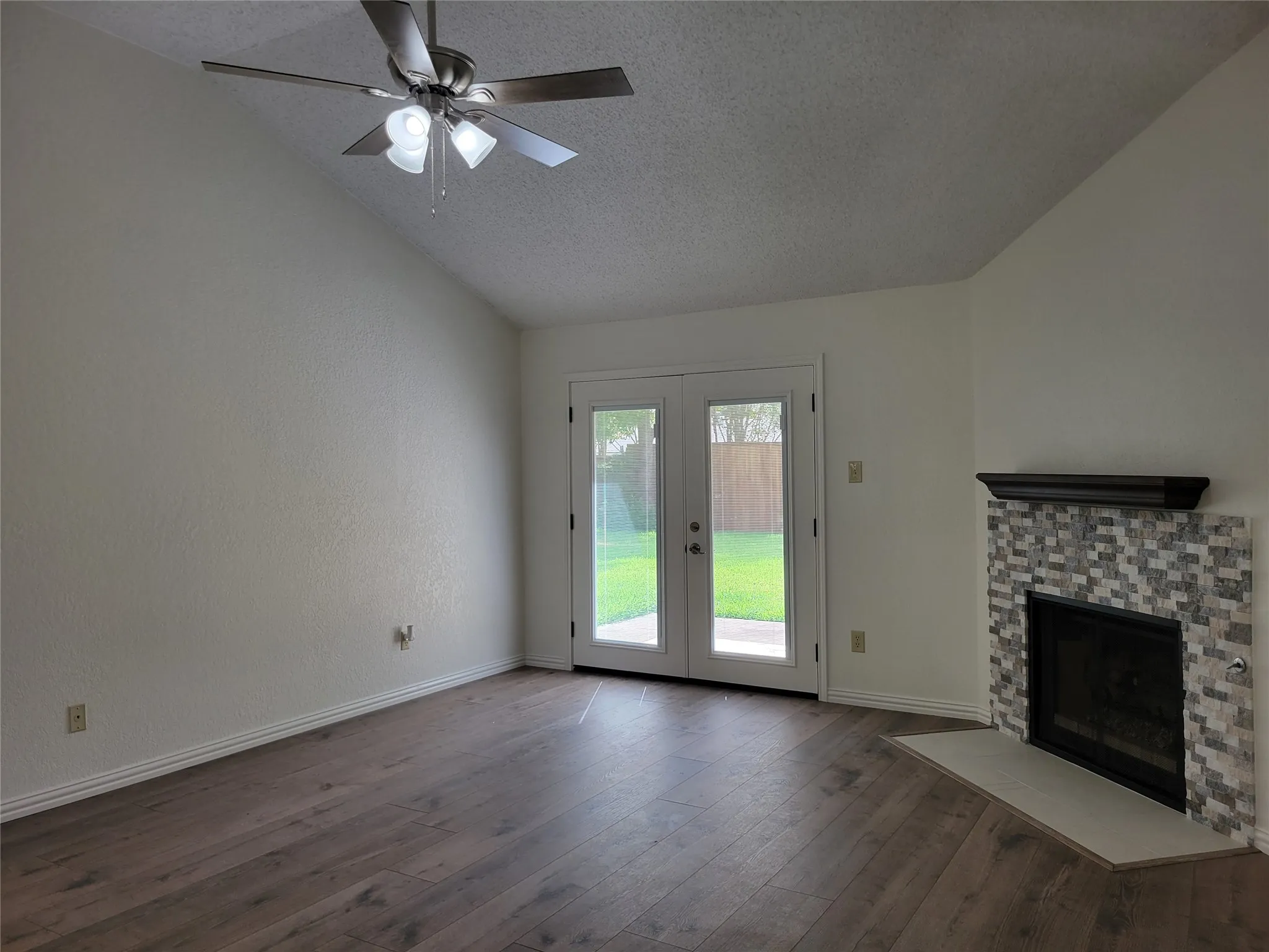 Single Family Residence For Sale in Dallas County , 630 Country View Lane, Garland, Texas 75043, 3 Bedroom, 2 Bathroom, 2 Garage spaces, 1,778 Sqft, built in 1983, mls#21267896, Real Estate Agent in Garland, Homes For Sale in Dallas county, Homes For Sale in Garland, Realtor in Garland Texas, Real Estate Brokerage Independent Realty Texas, Luminita Cordes Realtor