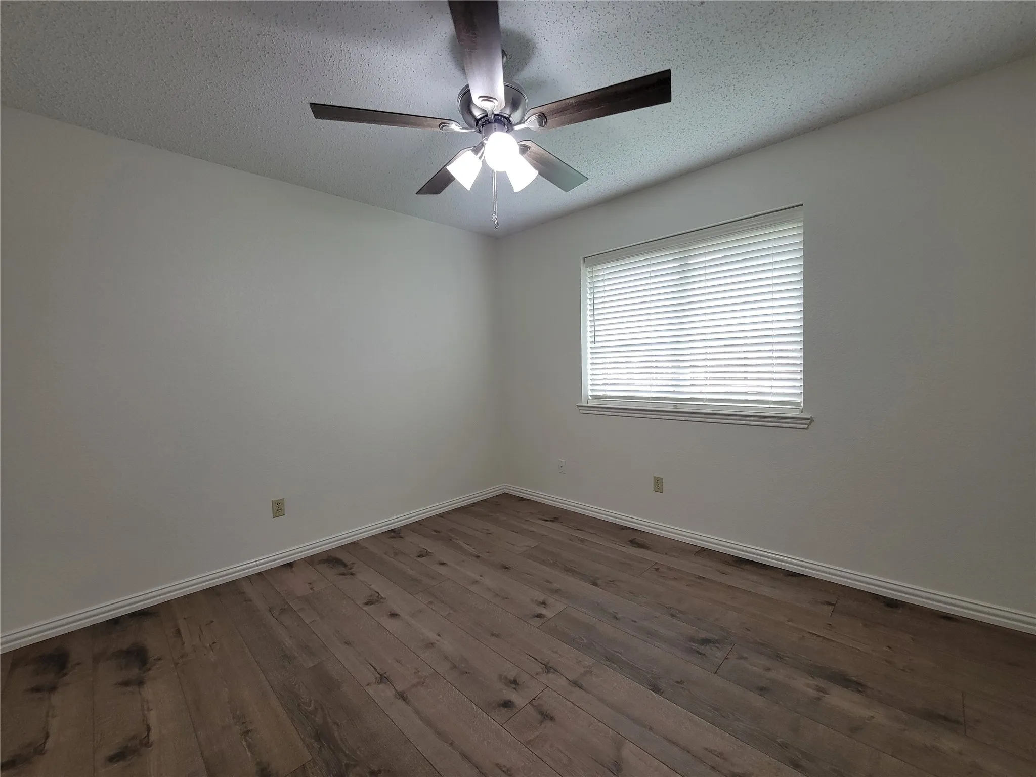 Single Family Residence For Sale in Dallas County , 630 Country View Lane, Garland, Texas 75043, 3 Bedroom, 2 Bathroom, 2 Garage spaces, 1,778 Sqft, built in 1983, mls#21267896, Real Estate Agent in Garland, Homes For Sale in Dallas county, Homes For Sale in Garland, Realtor in Garland Texas, Real Estate Brokerage Independent Realty Texas, Luminita Cordes Realtor