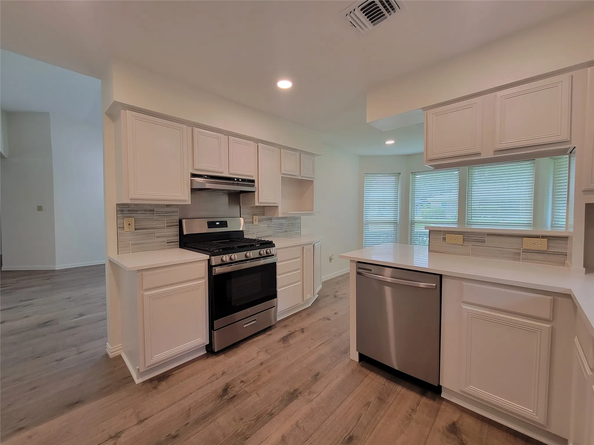 Single Family Residence For Sale in Dallas County , 630 Country View Lane, Garland, Texas 75043, 3 Bedroom, 2 Bathroom, 2 Garage spaces, 1,778 Sqft, built in 1983, mls#21267896, Real Estate Agent in Garland, Homes For Sale in Dallas county, Homes For Sale in Garland, Realtor in Garland Texas, Real Estate Brokerage Independent Realty Texas, Luminita Cordes Realtor