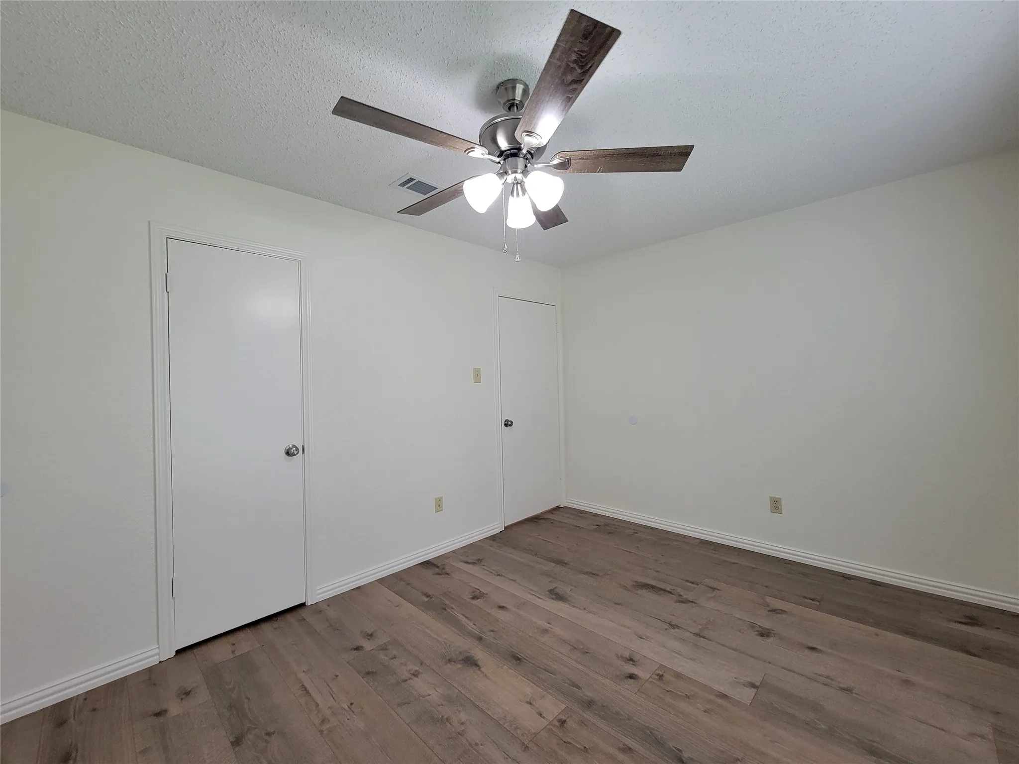Single Family Residence For Sale in Dallas County , 630 Country View Lane, Garland, Texas 75043, 3 Bedroom, 2 Bathroom, 2 Garage spaces, 1,778 Sqft, built in 1983, mls#21267896, Real Estate Agent in Garland, Homes For Sale in Dallas county, Homes For Sale in Garland, Realtor in Garland Texas, Real Estate Brokerage Independent Realty Texas, Luminita Cordes Realtor