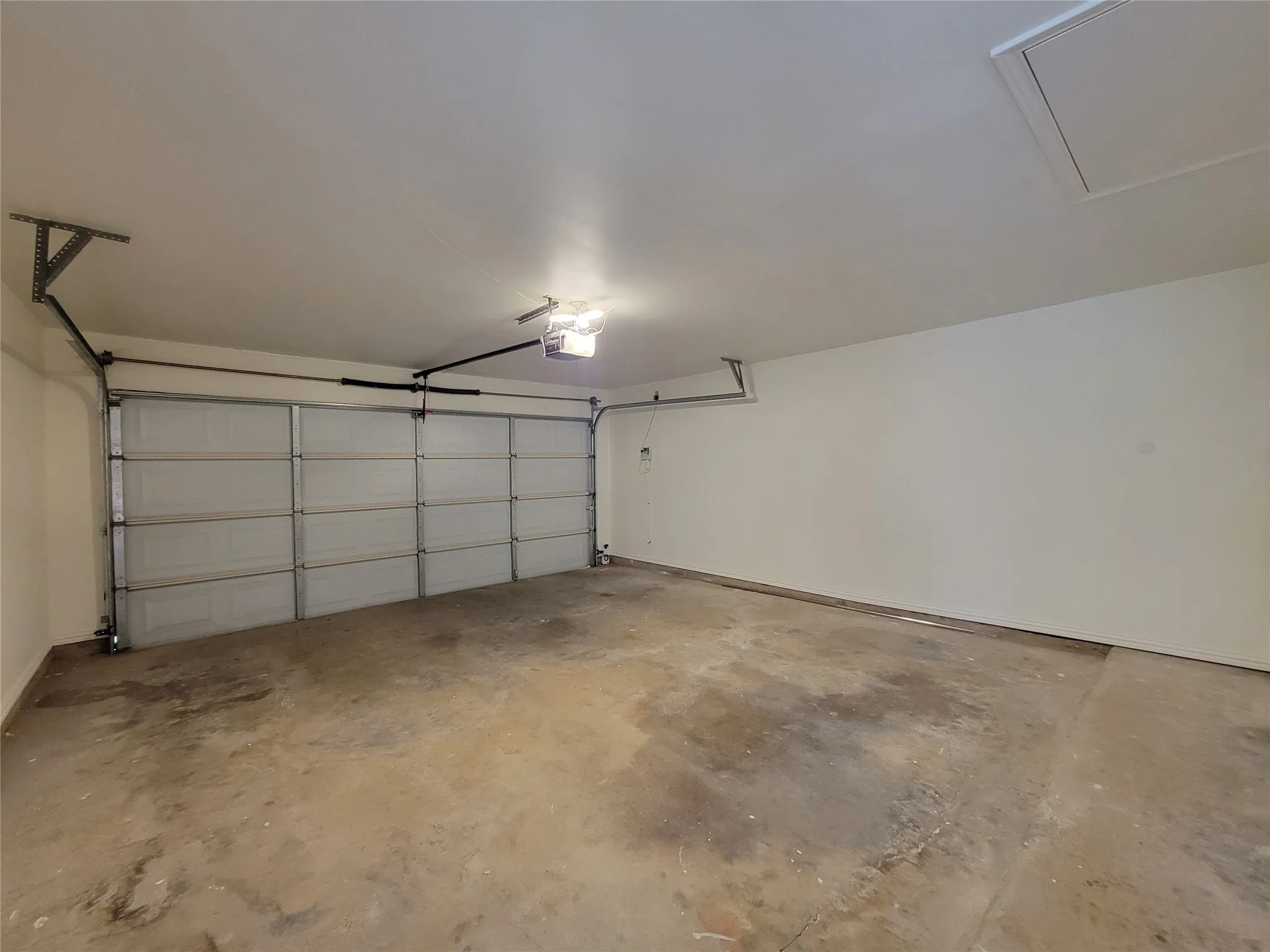 Single Family Residence For Sale in Dallas County , 630 Country View Lane, Garland, Texas 75043, 3 Bedroom, 2 Bathroom, 2 Garage spaces, 1,778 Sqft, built in 1983, mls#21267896, Real Estate Agent in Garland, Homes For Sale in Dallas county, Homes For Sale in Garland, Realtor in Garland Texas, Real Estate Brokerage Independent Realty Texas, Luminita Cordes Realtor