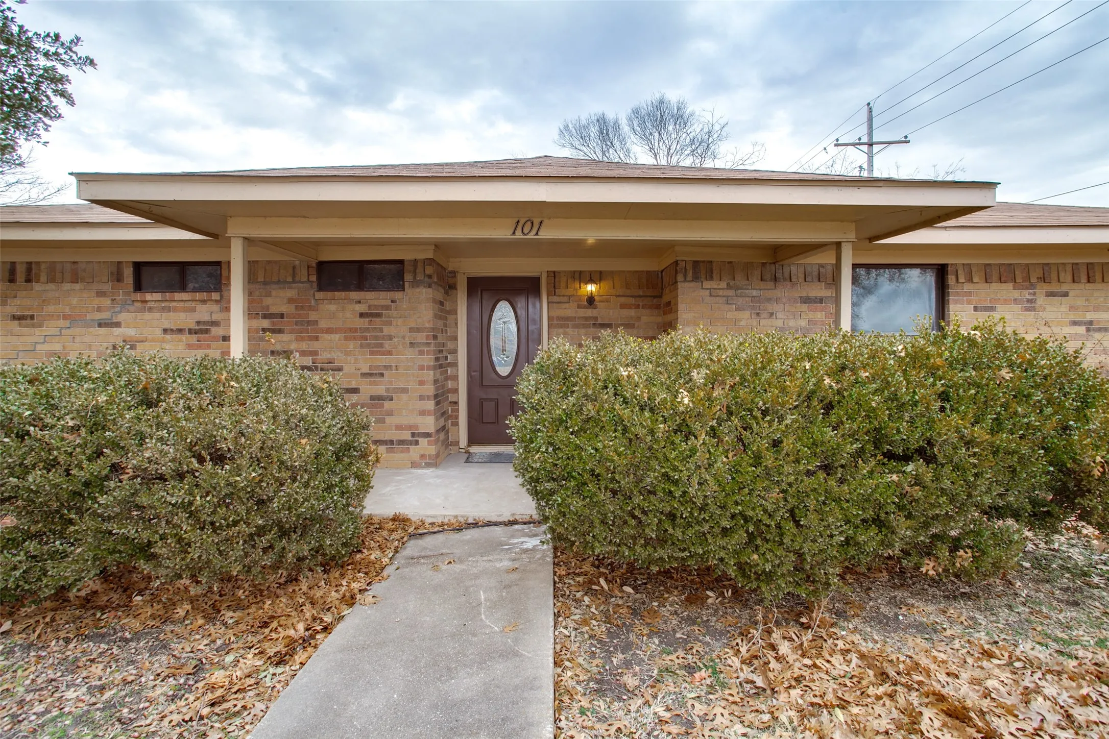 Single Family Residence For Rent in Collin County , 101 Teakwood Drive, Princeton, Texas 75407, 4 Bedroom, 2 Bathroom, Garage spaces, 1,812 Sqft, built in 1976, mls#21268417, Real Estate Agent in Princeton, Homes For Rent in Collin county, Homes For Rent in Princeton, Realtor in Princeton Texas, Real Estate Brokerage Independent Realty Texas, Luminita Cordes Realtor