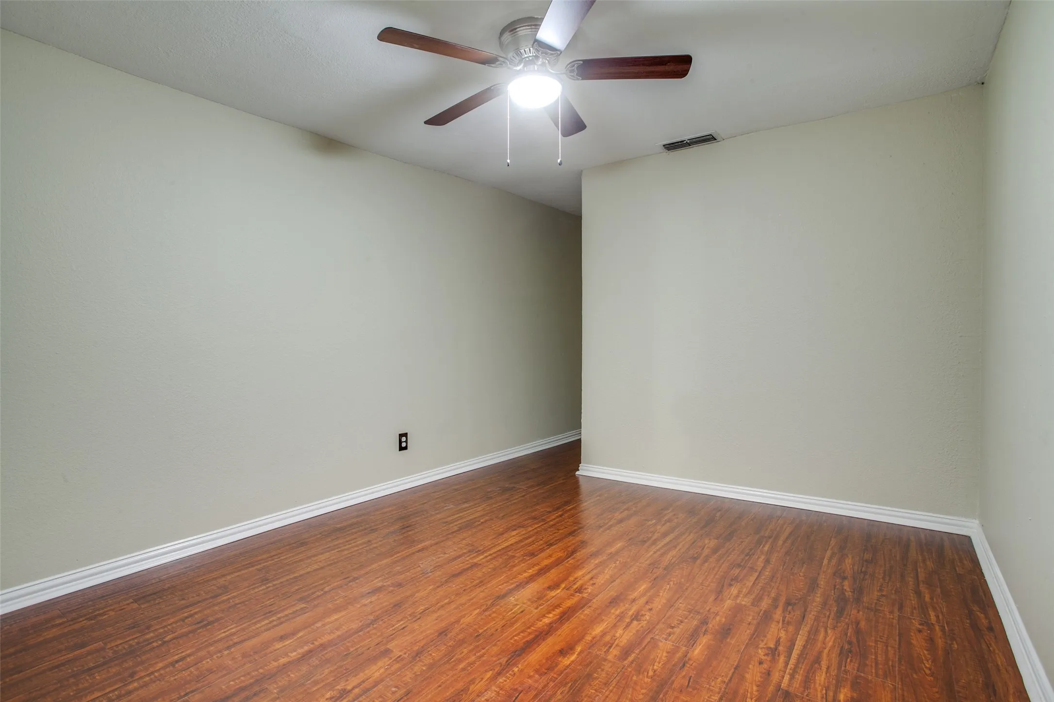 Single Family Residence For Rent in Collin County , 101 Teakwood Drive, Princeton, Texas 75407, 4 Bedroom, 2 Bathroom, Garage spaces, 1,812 Sqft, built in 1976, mls#21268417, Real Estate Agent in Princeton, Homes For Rent in Collin county, Homes For Rent in Princeton, Realtor in Princeton Texas, Real Estate Brokerage Independent Realty Texas, Luminita Cordes Realtor