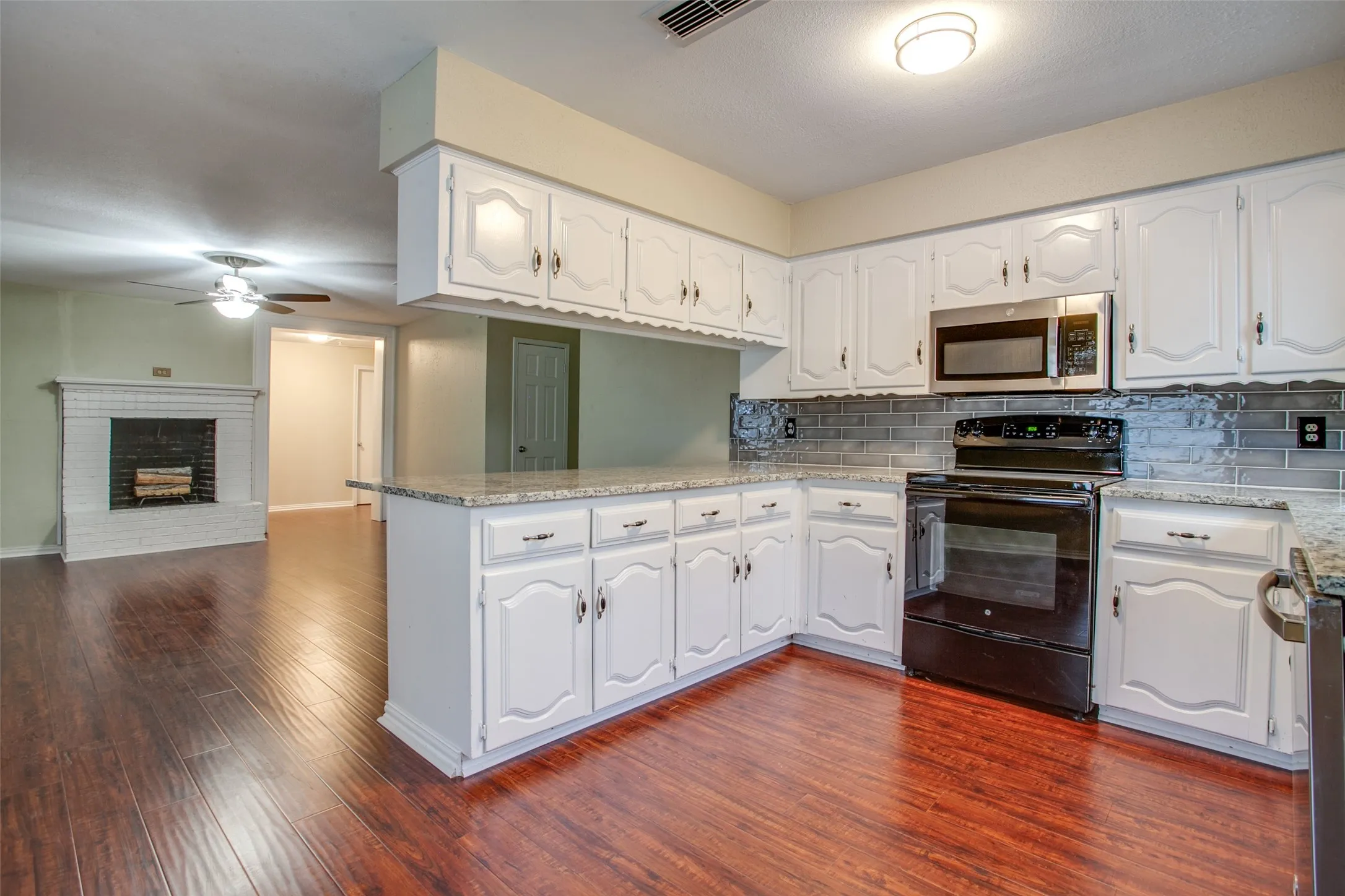 Single Family Residence For Rent in Collin County , 101 Teakwood Drive, Princeton, Texas 75407, 4 Bedroom, 2 Bathroom, Garage spaces, 1,812 Sqft, built in 1976, mls#21268417, Real Estate Agent in Princeton, Homes For Rent in Collin county, Homes For Rent in Princeton, Realtor in Princeton Texas, Real Estate Brokerage Independent Realty Texas, Luminita Cordes Realtor