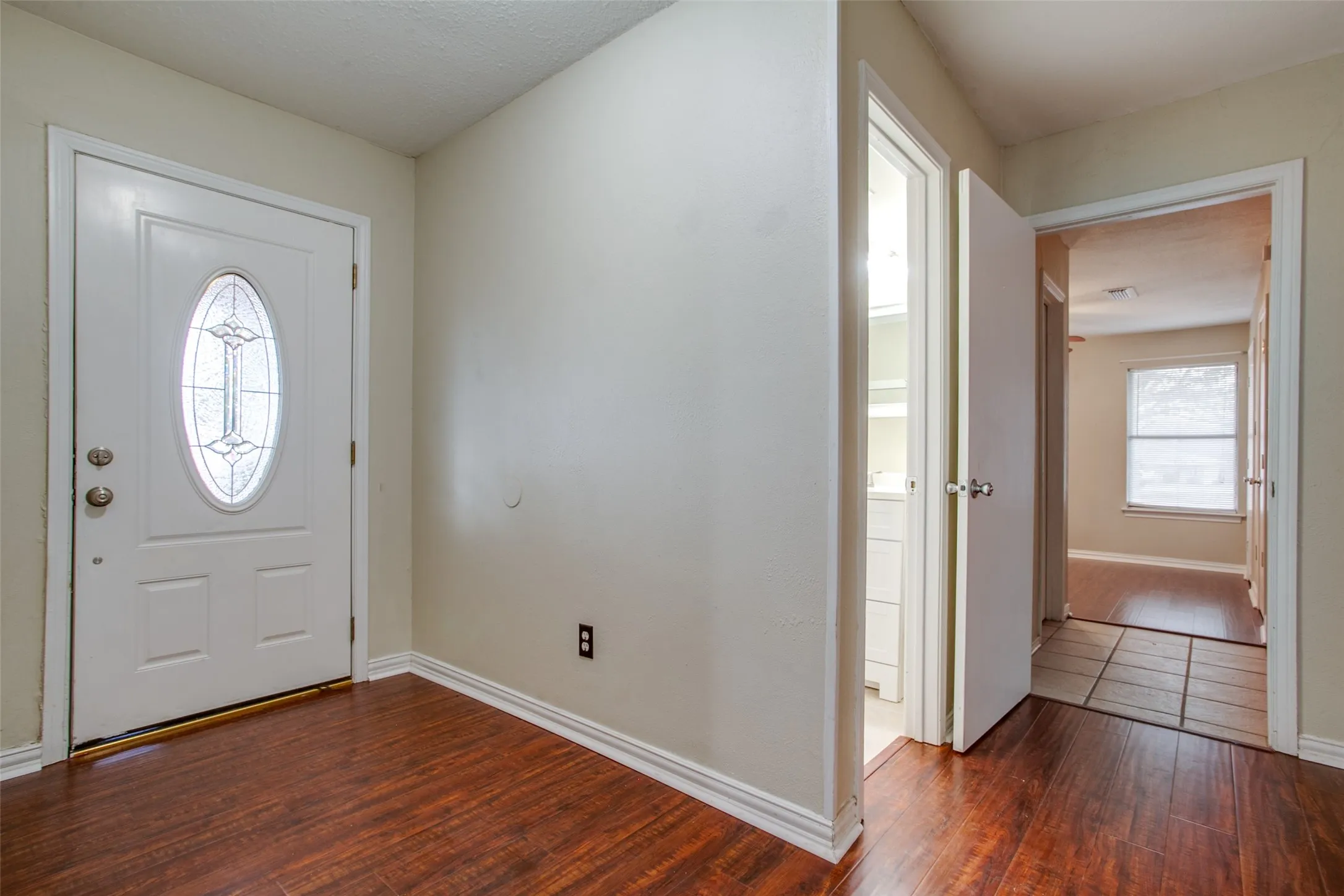 Single Family Residence For Rent in Collin County , 101 Teakwood Drive, Princeton, Texas 75407, 4 Bedroom, 2 Bathroom, Garage spaces, 1,812 Sqft, built in 1976, mls#21268417, Real Estate Agent in Princeton, Homes For Rent in Collin county, Homes For Rent in Princeton, Realtor in Princeton Texas, Real Estate Brokerage Independent Realty Texas, Luminita Cordes Realtor