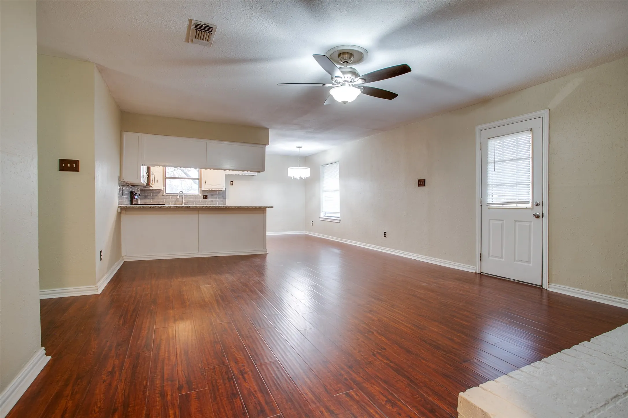 Single Family Residence For Rent in Collin County , 101 Teakwood Drive, Princeton, Texas 75407, 4 Bedroom, 2 Bathroom, Garage spaces, 1,812 Sqft, built in 1976, mls#21268417, Real Estate Agent in Princeton, Homes For Rent in Collin county, Homes For Rent in Princeton, Realtor in Princeton Texas, Real Estate Brokerage Independent Realty Texas, Luminita Cordes Realtor