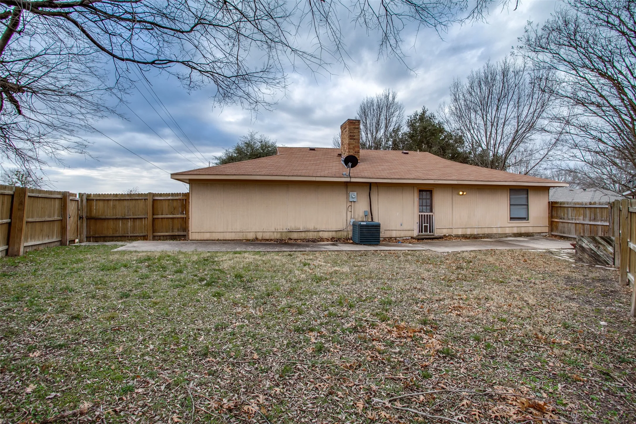 Single Family Residence For Rent in Collin County , 101 Teakwood Drive, Princeton, Texas 75407, 4 Bedroom, 2 Bathroom, Garage spaces, 1,812 Sqft, built in 1976, mls#21268417, Real Estate Agent in Princeton, Homes For Rent in Collin county, Homes For Rent in Princeton, Realtor in Princeton Texas, Real Estate Brokerage Independent Realty Texas, Luminita Cordes Realtor
