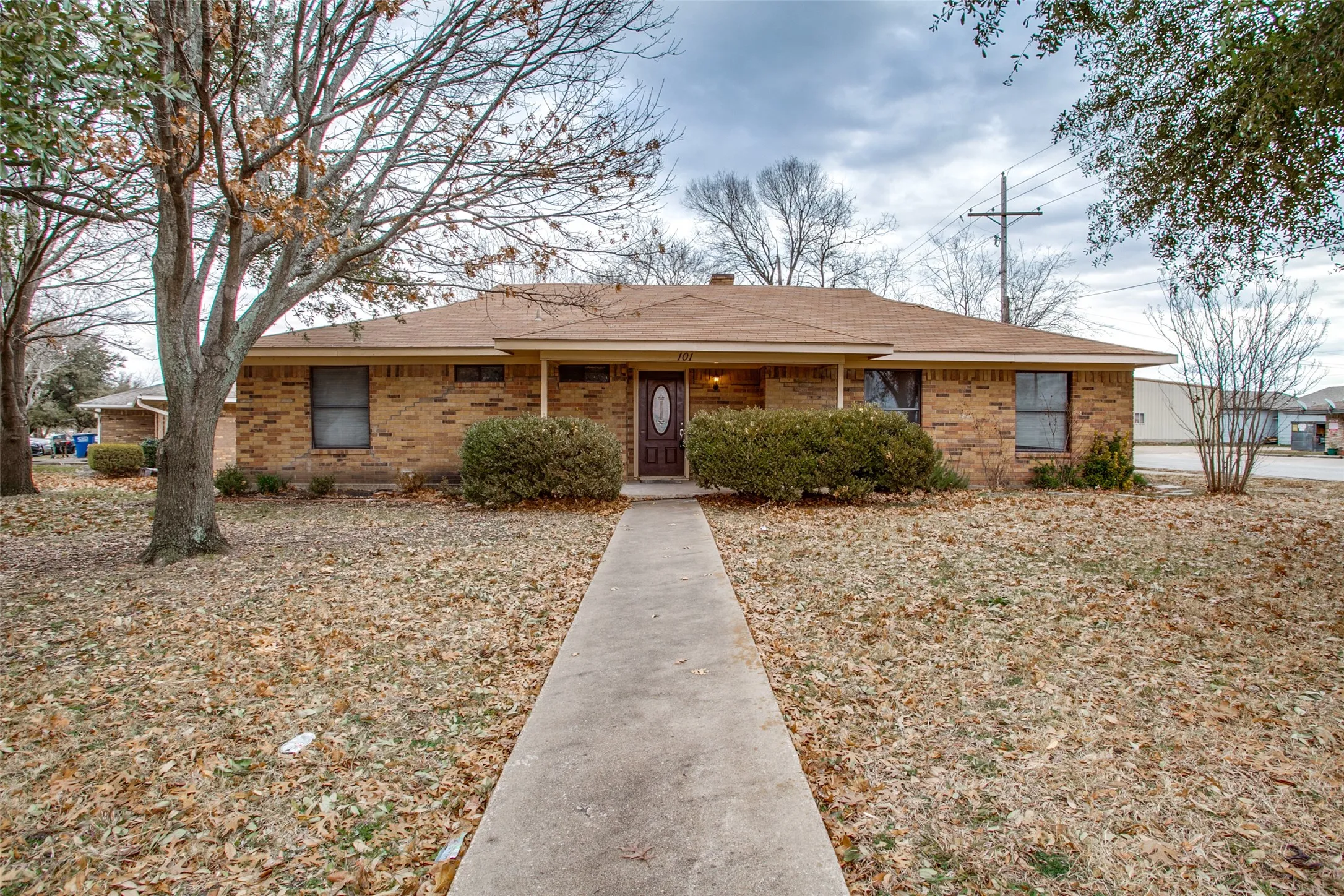 Single Family Residence For Rent in Collin County , 101 Teakwood Drive, Princeton, Texas 75407, 4 Bedroom, 2 Bathroom, Garage spaces, 1,812 Sqft, built in 1976, mls#21268417, Real Estate Agent in Princeton, Homes For Rent in Collin county, Homes For Rent in Princeton, Realtor in Princeton Texas, Real Estate Brokerage Independent Realty Texas, Luminita Cordes Realtor