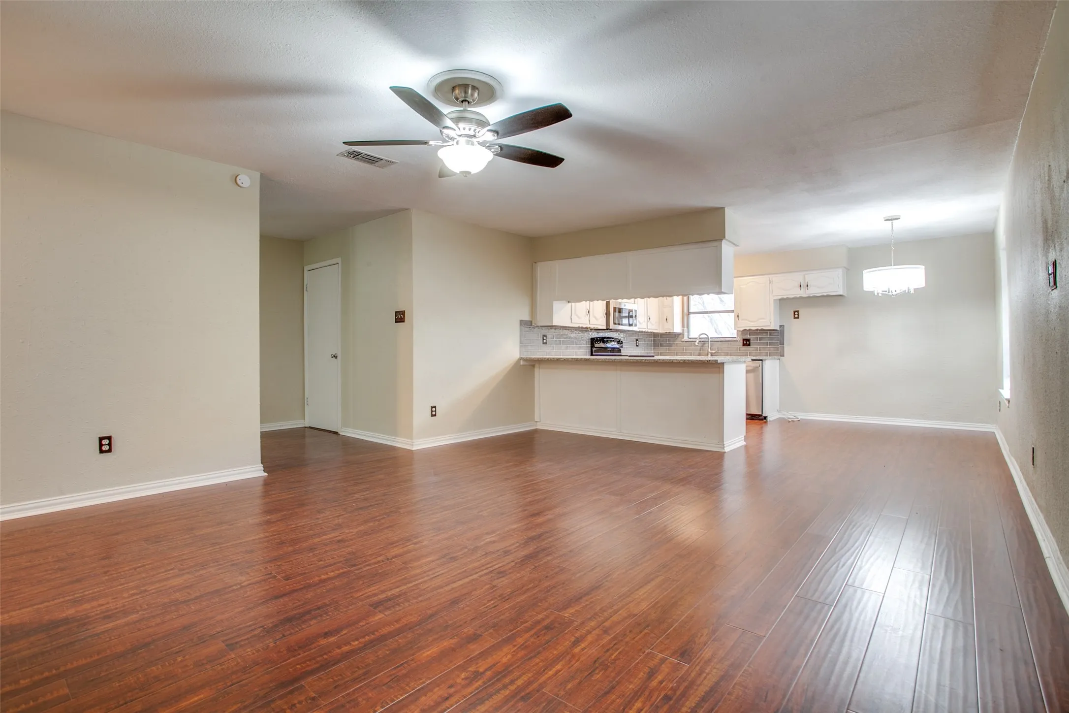 Single Family Residence For Rent in Collin County , 101 Teakwood Drive, Princeton, Texas 75407, 4 Bedroom, 2 Bathroom, Garage spaces, 1,812 Sqft, built in 1976, mls#21268417, Real Estate Agent in Princeton, Homes For Rent in Collin county, Homes For Rent in Princeton, Realtor in Princeton Texas, Real Estate Brokerage Independent Realty Texas, Luminita Cordes Realtor