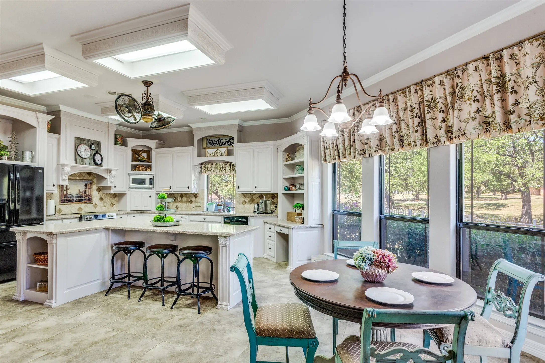 Single Family Residence For Sale in Wise County , 221 Hart Court, Runaway Bay, Texas 76426, 3 Bedroom, 6 Bathroom, 3 Garage spaces, 4,097 Sqft, built in 2006, mls#21268426, Real Estate Agent in Runaway Bay, Homes For Sale in Wise county, Homes For Sale in Runaway Bay, Realtor in Runaway Bay Texas, Real Estate Brokerage Independent Realty Texas, Luminita Cordes Realtor