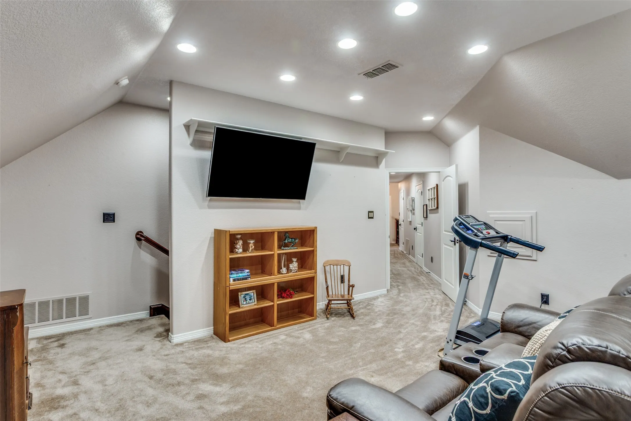 Single Family Residence For Sale in Wise County , 221 Hart Court, Runaway Bay, Texas 76426, 3 Bedroom, 6 Bathroom, 3 Garage spaces, 4,097 Sqft, built in 2006, mls#21268426, Real Estate Agent in Runaway Bay, Homes For Sale in Wise county, Homes For Sale in Runaway Bay, Realtor in Runaway Bay Texas, Real Estate Brokerage Independent Realty Texas, Luminita Cordes Realtor