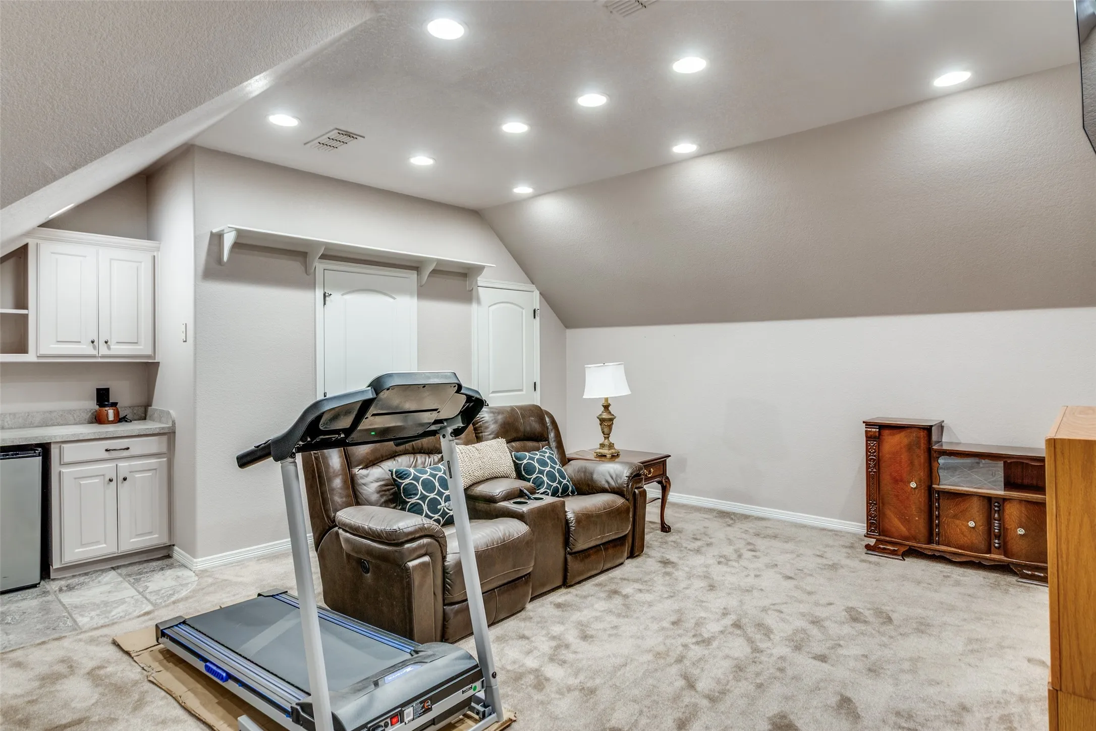 Single Family Residence For Sale in Wise County , 221 Hart Court, Runaway Bay, Texas 76426, 3 Bedroom, 6 Bathroom, 3 Garage spaces, 4,097 Sqft, built in 2006, mls#21268426, Real Estate Agent in Runaway Bay, Homes For Sale in Wise county, Homes For Sale in Runaway Bay, Realtor in Runaway Bay Texas, Real Estate Brokerage Independent Realty Texas, Luminita Cordes Realtor