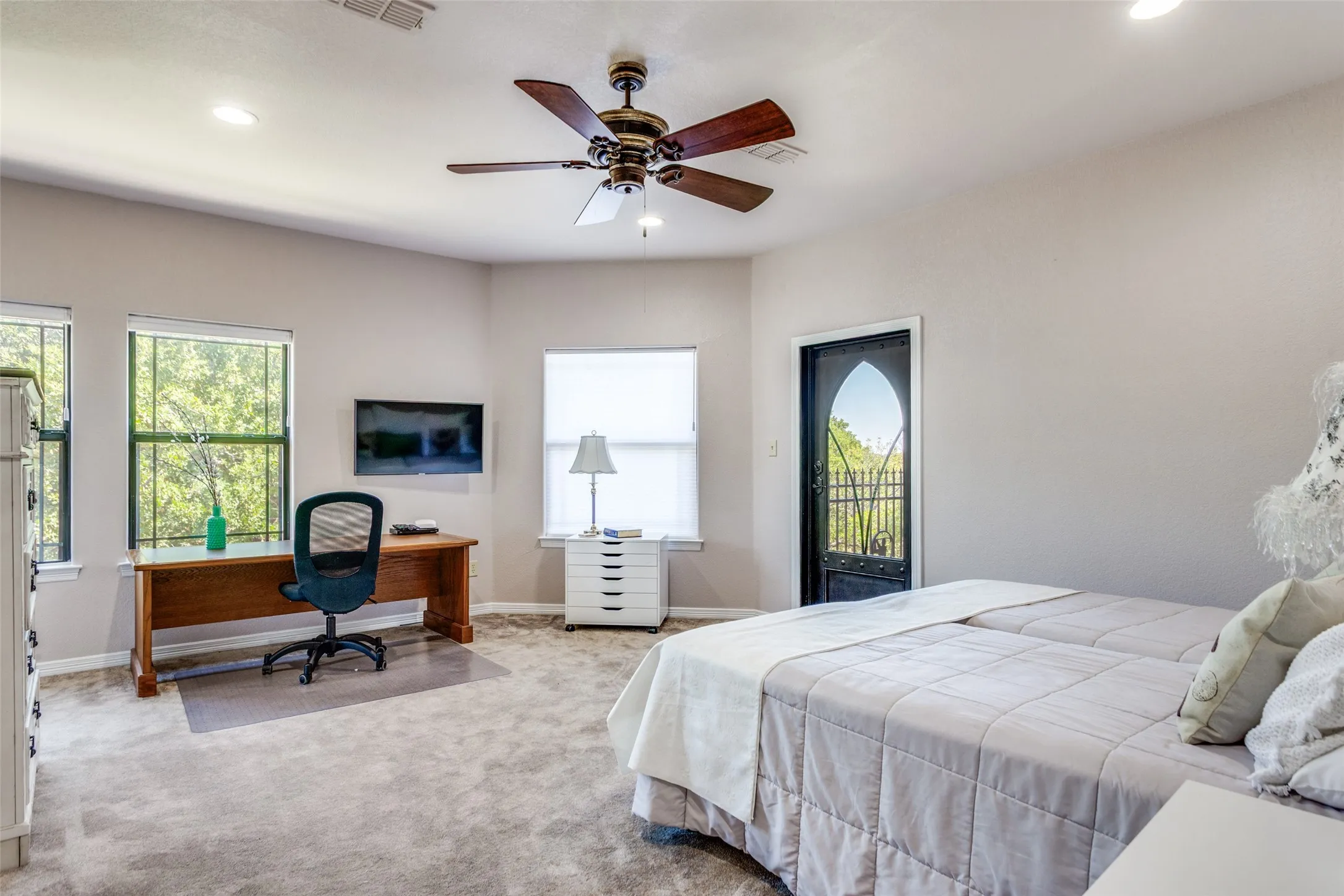 Single Family Residence For Sale in Wise County , 221 Hart Court, Runaway Bay, Texas 76426, 3 Bedroom, 6 Bathroom, 3 Garage spaces, 4,097 Sqft, built in 2006, mls#21268426, Real Estate Agent in Runaway Bay, Homes For Sale in Wise county, Homes For Sale in Runaway Bay, Realtor in Runaway Bay Texas, Real Estate Brokerage Independent Realty Texas, Luminita Cordes Realtor