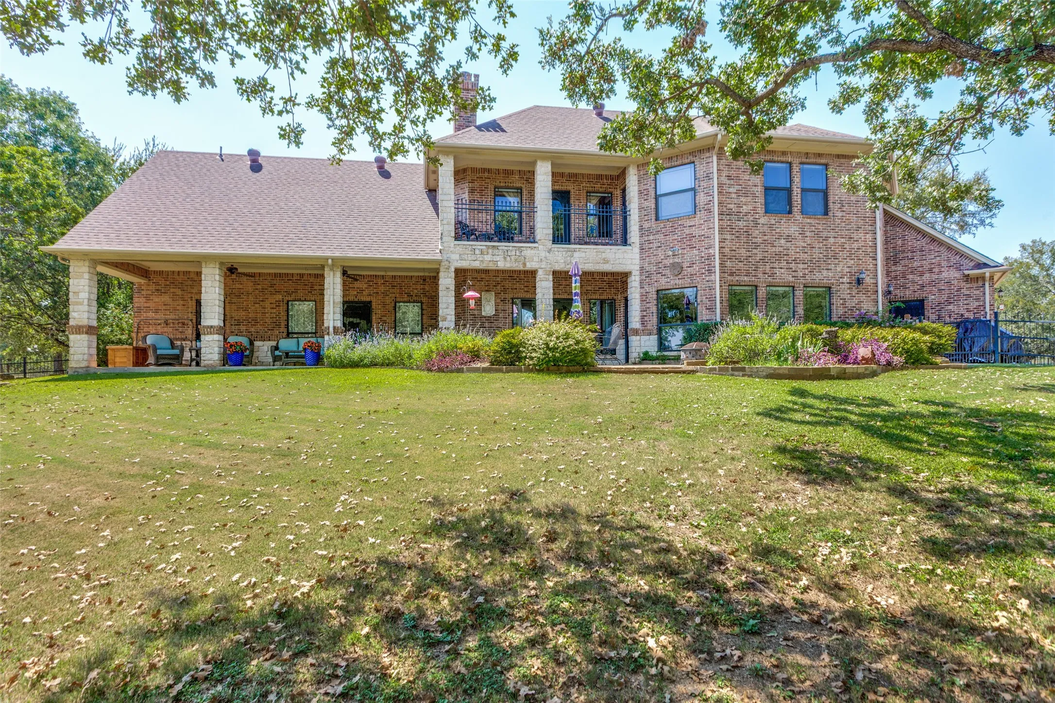 Single Family Residence For Sale in Wise County , 221 Hart Court, Runaway Bay, Texas 76426, 3 Bedroom, 6 Bathroom, 3 Garage spaces, 4,097 Sqft, built in 2006, mls#21268426, Real Estate Agent in Runaway Bay, Homes For Sale in Wise county, Homes For Sale in Runaway Bay, Realtor in Runaway Bay Texas, Real Estate Brokerage Independent Realty Texas, Luminita Cordes Realtor