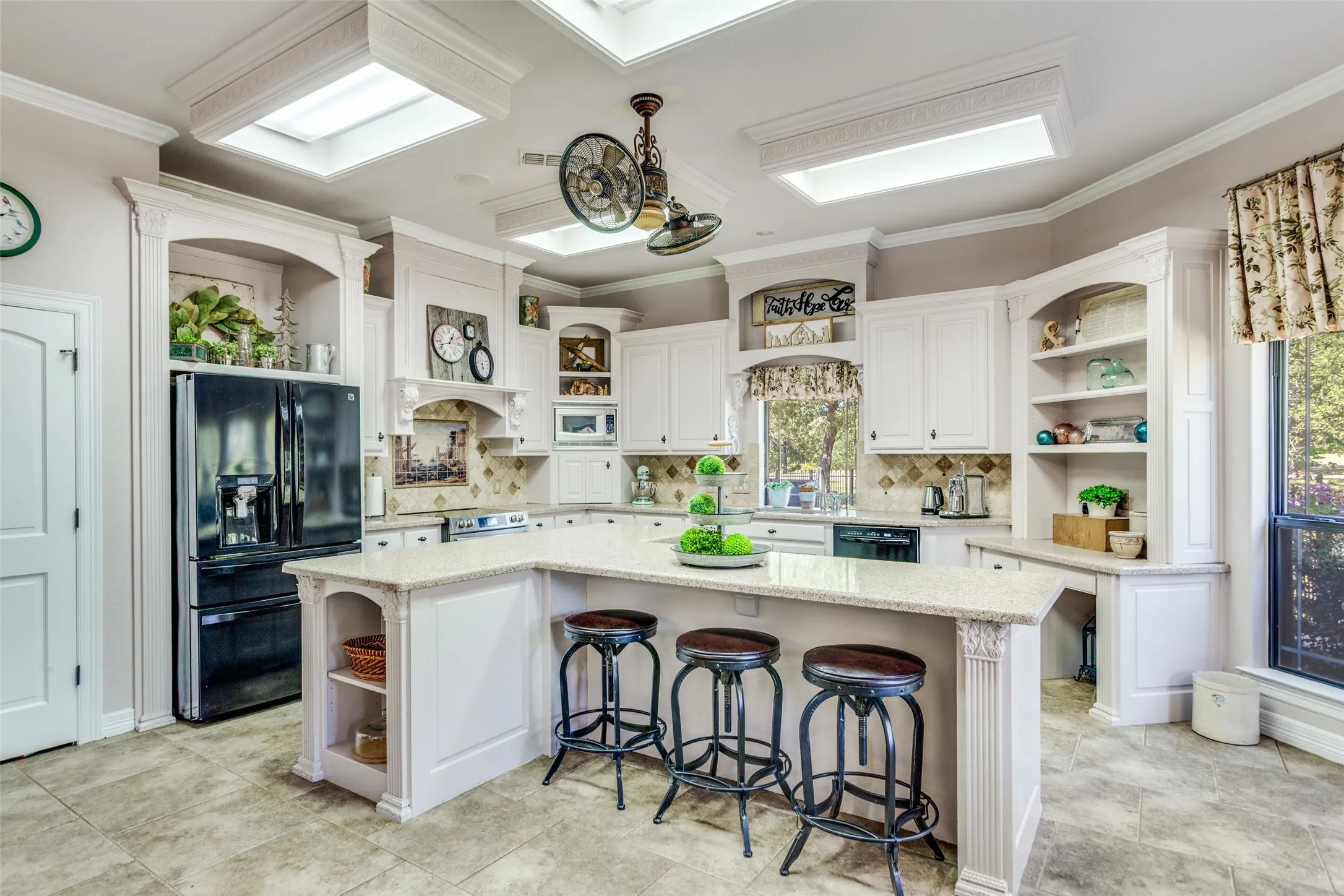Single Family Residence For Sale in Wise County , 221 Hart Court, Runaway Bay, Texas 76426, 3 Bedroom, 6 Bathroom, 3 Garage spaces, 4,097 Sqft, built in 2006, mls#21268426, Real Estate Agent in Runaway Bay, Homes For Sale in Wise county, Homes For Sale in Runaway Bay, Realtor in Runaway Bay Texas, Real Estate Brokerage Independent Realty Texas, Luminita Cordes Realtor