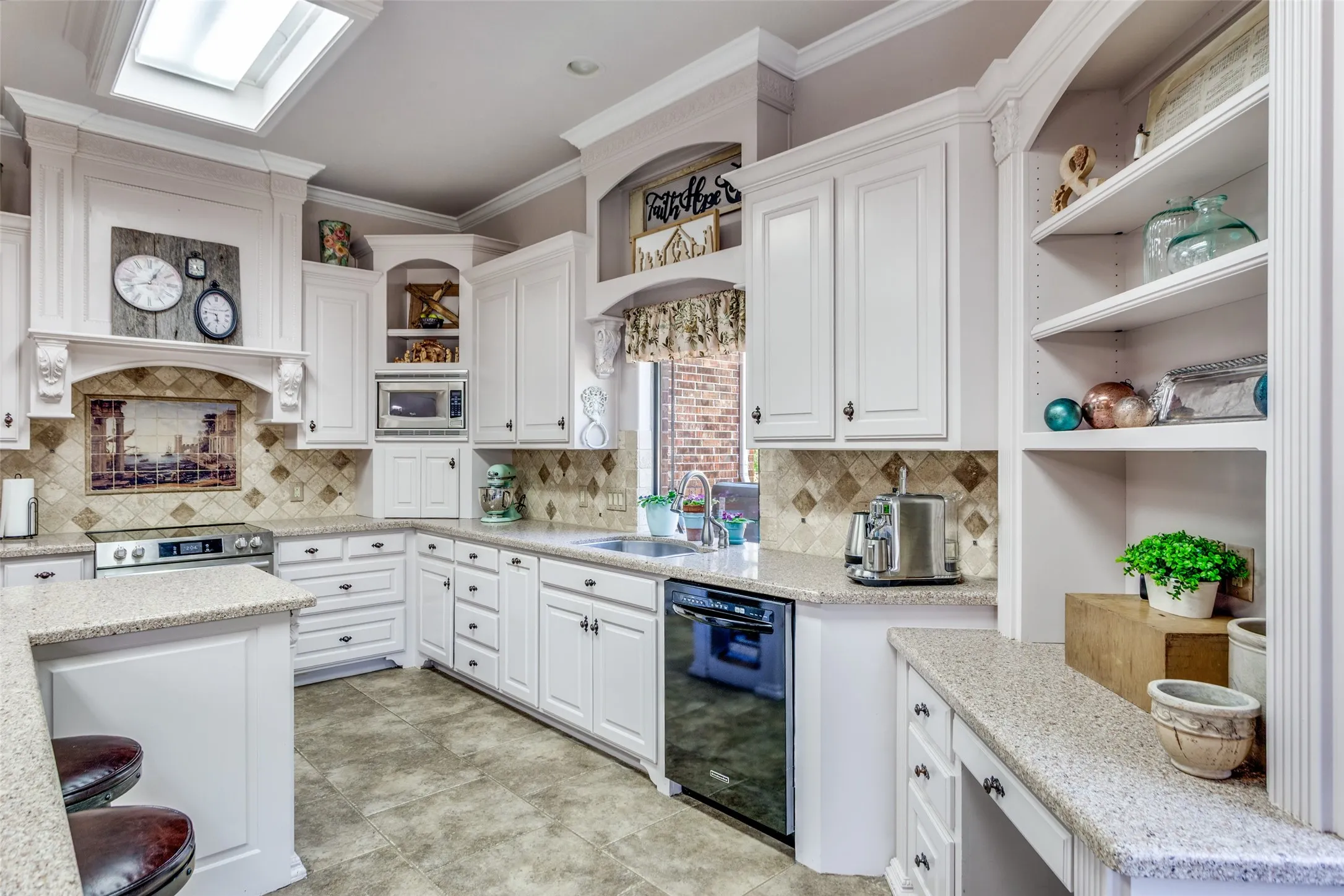 Single Family Residence For Sale in Wise County , 221 Hart Court, Runaway Bay, Texas 76426, 3 Bedroom, 6 Bathroom, 3 Garage spaces, 4,097 Sqft, built in 2006, mls#21268426, Real Estate Agent in Runaway Bay, Homes For Sale in Wise county, Homes For Sale in Runaway Bay, Realtor in Runaway Bay Texas, Real Estate Brokerage Independent Realty Texas, Luminita Cordes Realtor