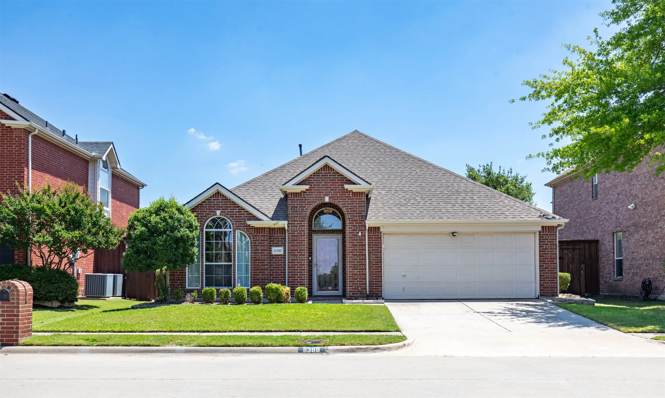 Move-in Ready lease home located in the Fairways community of Frisco.