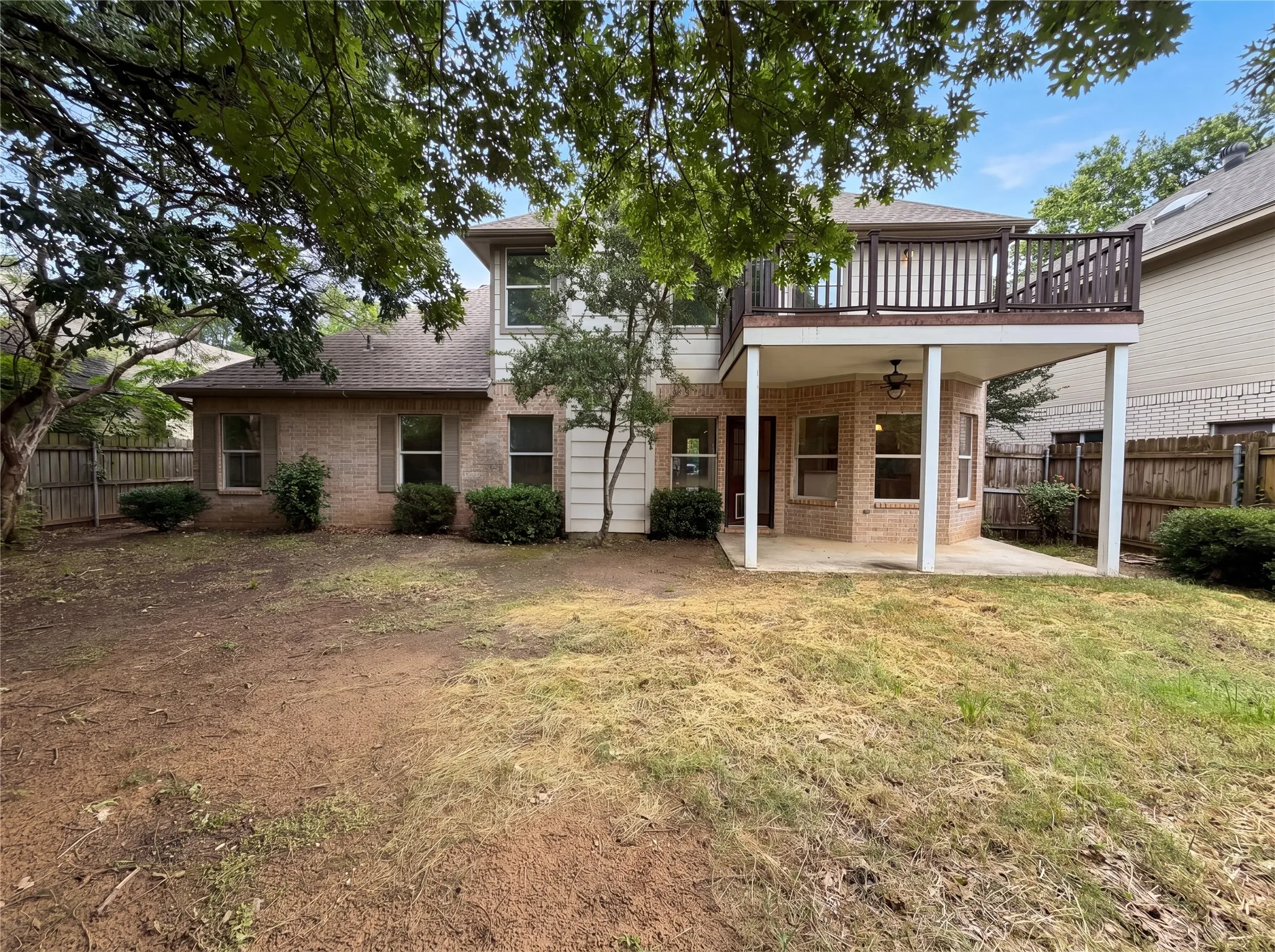 Single Family Residence For Sale in Tarrant County , 6218 Kingswood Drive, Arlington, Texas 76001, 4 Bedroom, 3 Bathroom, 2 Garage spaces, 2,381 Sqft, built in 2001, mls#21268419, Real Estate Agent in Arlington, Homes For Sale in Tarrant county, Homes For Sale in Arlington, Realtor in Arlington Texas, Real Estate Brokerage Independent Realty Texas, Luminita Cordes Realtor