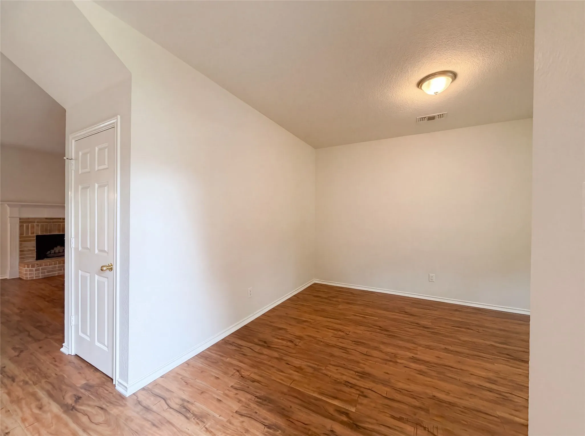 Single Family Residence For Sale in Tarrant County , 6218 Kingswood Drive, Arlington, Texas 76001, 4 Bedroom, 3 Bathroom, 2 Garage spaces, 2,381 Sqft, built in 2001, mls#21268419, Real Estate Agent in Arlington, Homes For Sale in Tarrant county, Homes For Sale in Arlington, Realtor in Arlington Texas, Real Estate Brokerage Independent Realty Texas, Luminita Cordes Realtor