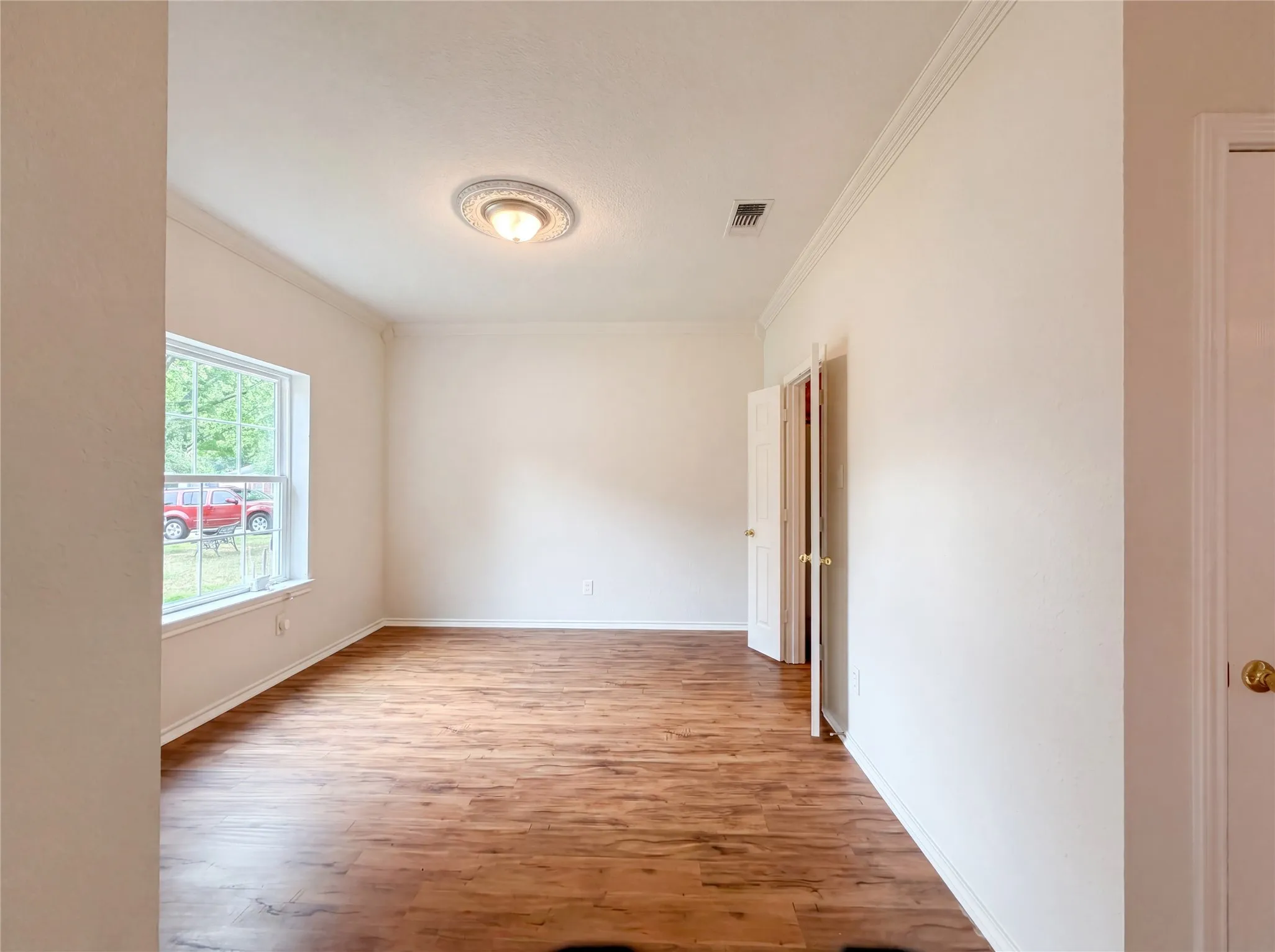 Single Family Residence For Sale in Tarrant County , 6218 Kingswood Drive, Arlington, Texas 76001, 4 Bedroom, 3 Bathroom, 2 Garage spaces, 2,381 Sqft, built in 2001, mls#21268419, Real Estate Agent in Arlington, Homes For Sale in Tarrant county, Homes For Sale in Arlington, Realtor in Arlington Texas, Real Estate Brokerage Independent Realty Texas, Luminita Cordes Realtor
