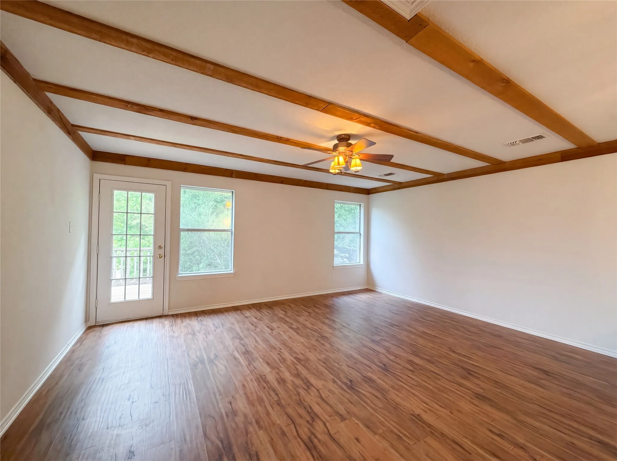 Single Family Residence For Sale in Tarrant County , 6218 Kingswood Drive, Arlington, Texas 76001, 4 Bedroom, 3 Bathroom, 2 Garage spaces, 2,381 Sqft, built in 2001, mls#21268419, Real Estate Agent in Arlington, Homes For Sale in Tarrant county, Homes For Sale in Arlington, Realtor in Arlington Texas, Real Estate Brokerage Independent Realty Texas, Luminita Cordes Realtor