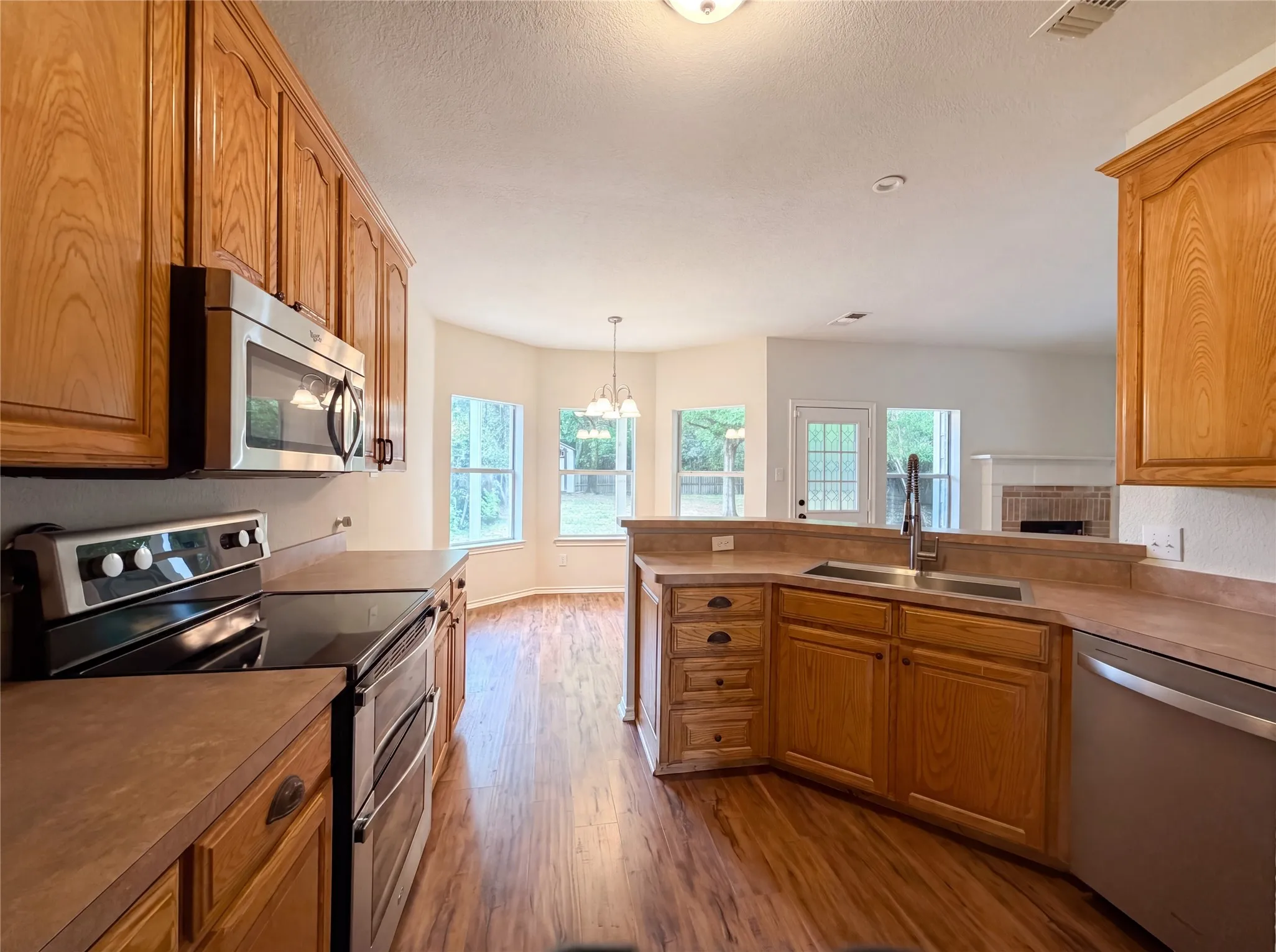 Single Family Residence For Sale in Tarrant County , 6218 Kingswood Drive, Arlington, Texas 76001, 4 Bedroom, 3 Bathroom, 2 Garage spaces, 2,381 Sqft, built in 2001, mls#21268419, Real Estate Agent in Arlington, Homes For Sale in Tarrant county, Homes For Sale in Arlington, Realtor in Arlington Texas, Real Estate Brokerage Independent Realty Texas, Luminita Cordes Realtor