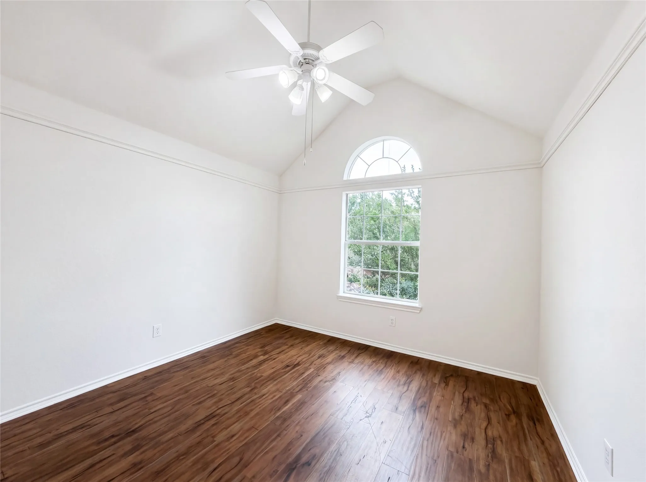 Single Family Residence For Sale in Tarrant County , 6218 Kingswood Drive, Arlington, Texas 76001, 4 Bedroom, 3 Bathroom, 2 Garage spaces, 2,381 Sqft, built in 2001, mls#21268419, Real Estate Agent in Arlington, Homes For Sale in Tarrant county, Homes For Sale in Arlington, Realtor in Arlington Texas, Real Estate Brokerage Independent Realty Texas, Luminita Cordes Realtor