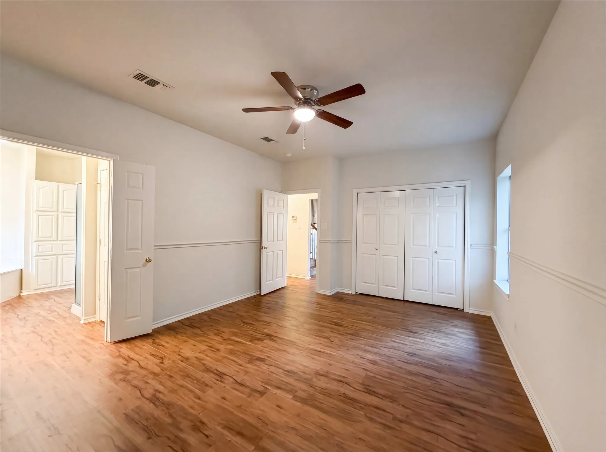Single Family Residence For Sale in Tarrant County , 6218 Kingswood Drive, Arlington, Texas 76001, 4 Bedroom, 3 Bathroom, 2 Garage spaces, 2,381 Sqft, built in 2001, mls#21268419, Real Estate Agent in Arlington, Homes For Sale in Tarrant county, Homes For Sale in Arlington, Realtor in Arlington Texas, Real Estate Brokerage Independent Realty Texas, Luminita Cordes Realtor