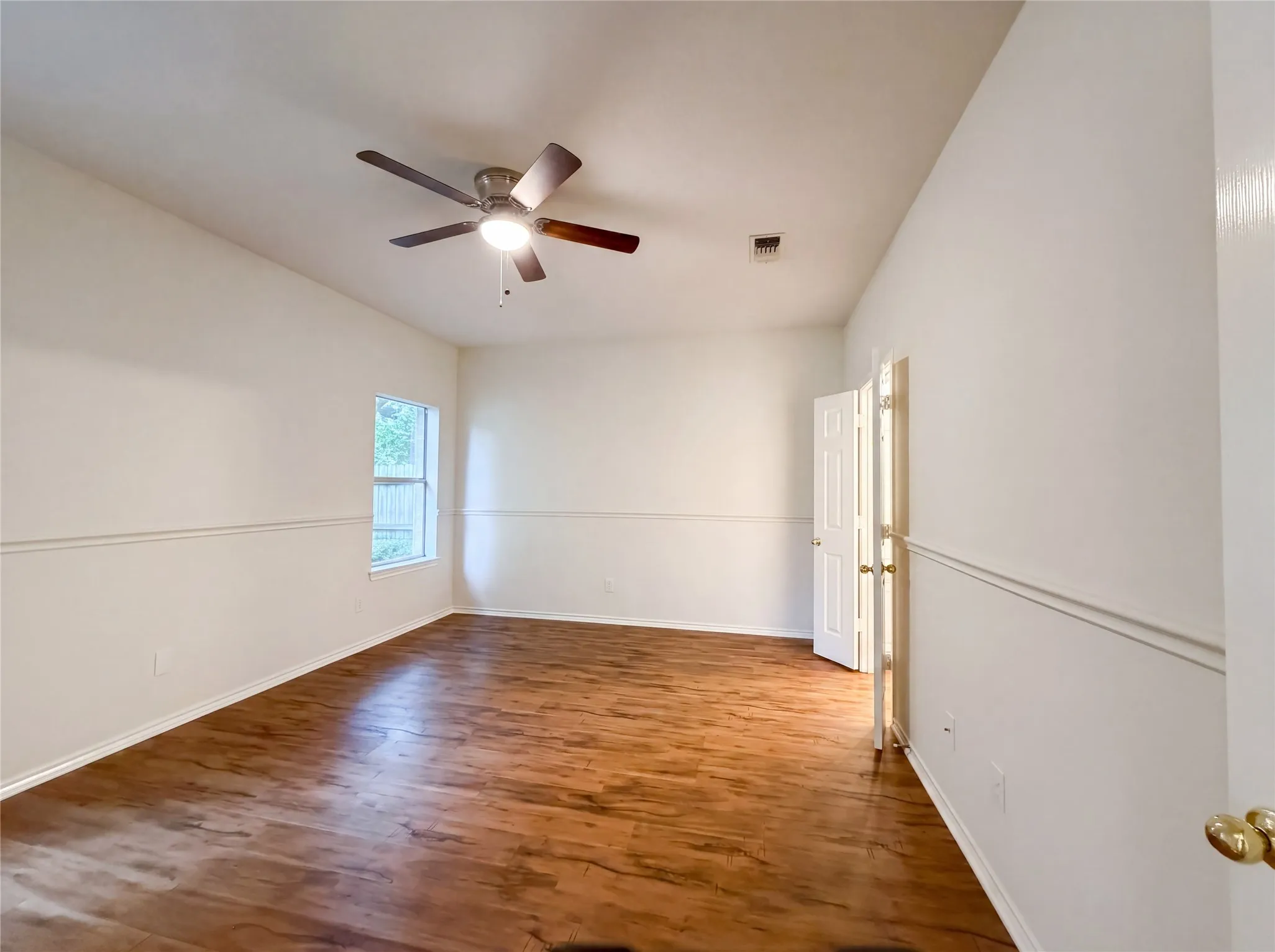Single Family Residence For Sale in Tarrant County , 6218 Kingswood Drive, Arlington, Texas 76001, 4 Bedroom, 3 Bathroom, 2 Garage spaces, 2,381 Sqft, built in 2001, mls#21268419, Real Estate Agent in Arlington, Homes For Sale in Tarrant county, Homes For Sale in Arlington, Realtor in Arlington Texas, Real Estate Brokerage Independent Realty Texas, Luminita Cordes Realtor