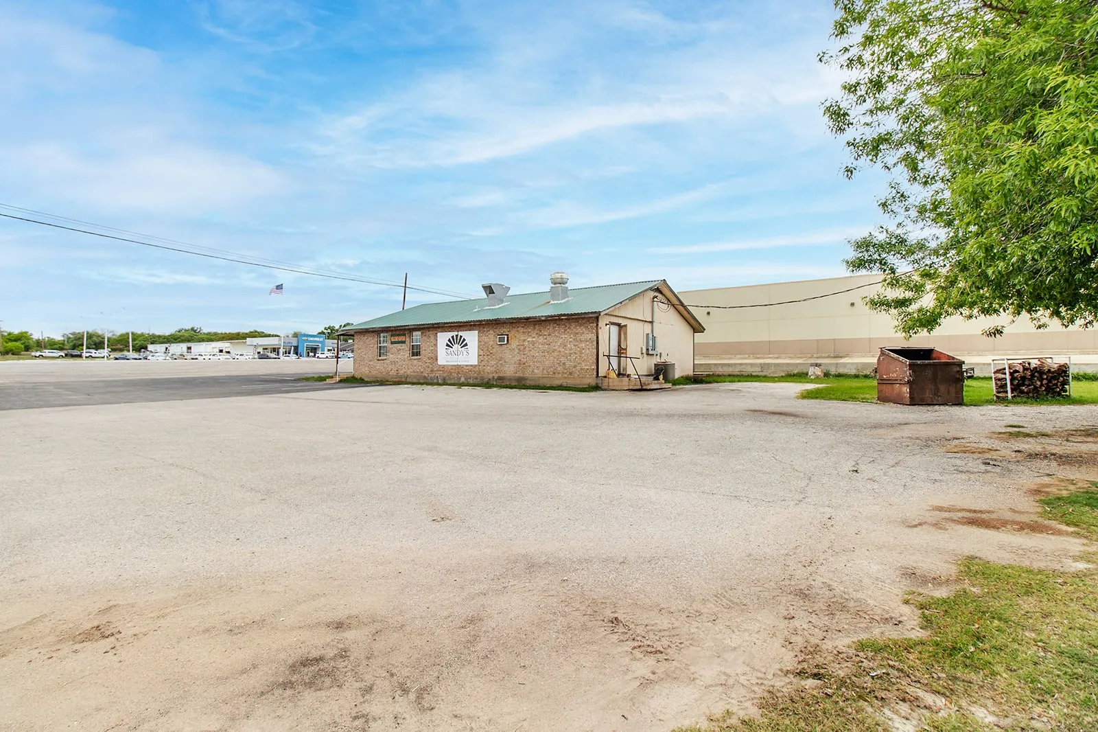 Business For Sale in Mc Culloch County , 2105 S Bridge Street, Brady, Texas 76825, 0, 0, Garage spaces, 2,108 Sqft, built in 2001, Price $259,900, mls#21268248, Real Estate Agent in Brady, Homes For Sale in Mc Culloch county, Homes For Sale in Brady, Realtor in Brady Texas, Real Estate Brokerage Independent Realty Texas, Luminita Cordes Realtor